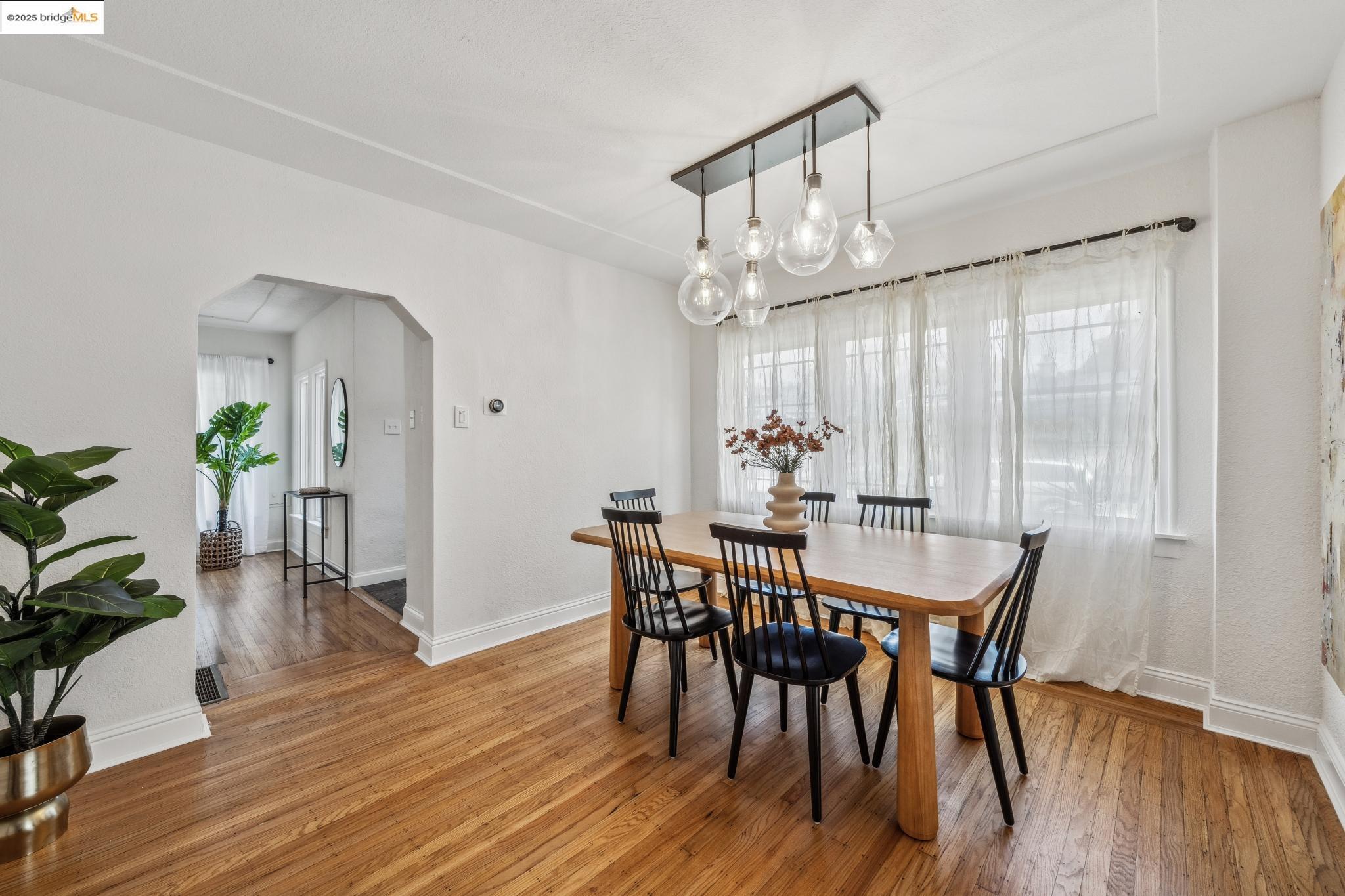 Detail Gallery Image 13 of 60 For 2956 55th Ave, Oakland,  CA 94605 - 3 Beds | 2 Baths