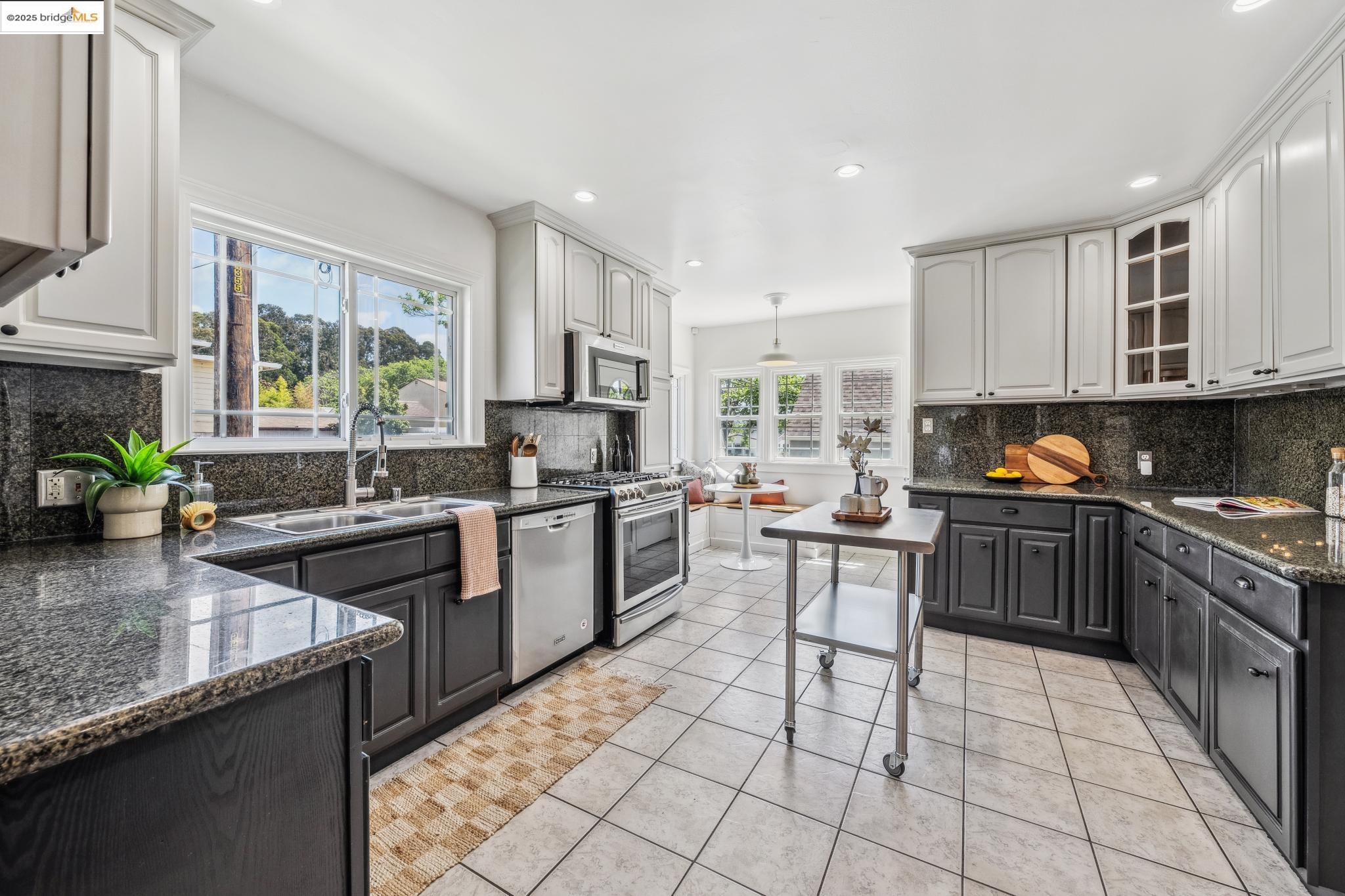 Detail Gallery Image 15 of 60 For 2956 55th Ave, Oakland,  CA 94605 - 3 Beds | 2 Baths