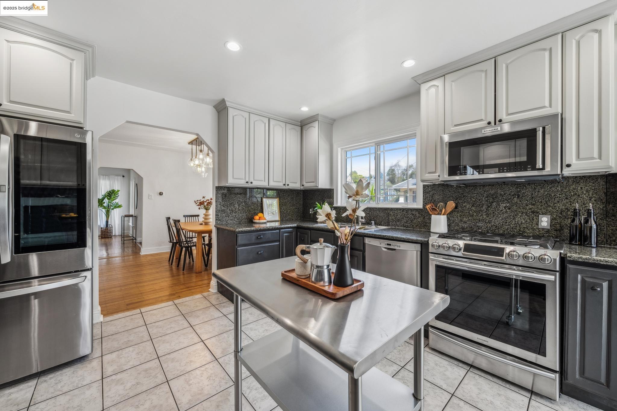 Detail Gallery Image 18 of 60 For 2956 55th Ave, Oakland,  CA 94605 - 3 Beds | 2 Baths