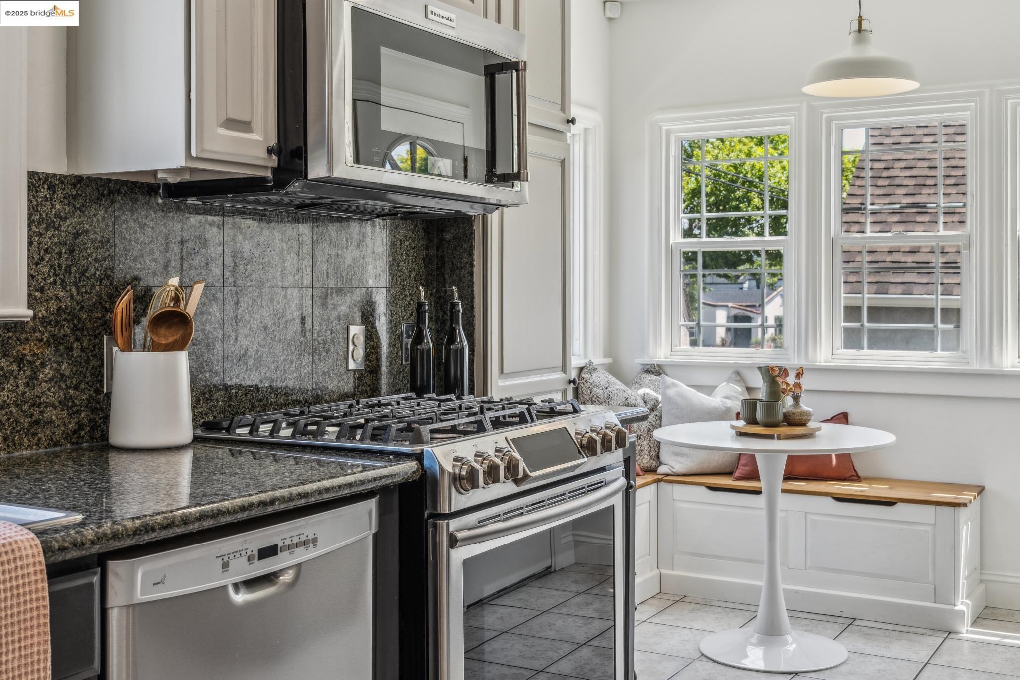 Detail Gallery Image 19 of 60 For 2956 55th Ave, Oakland,  CA 94605 - 3 Beds | 2 Baths