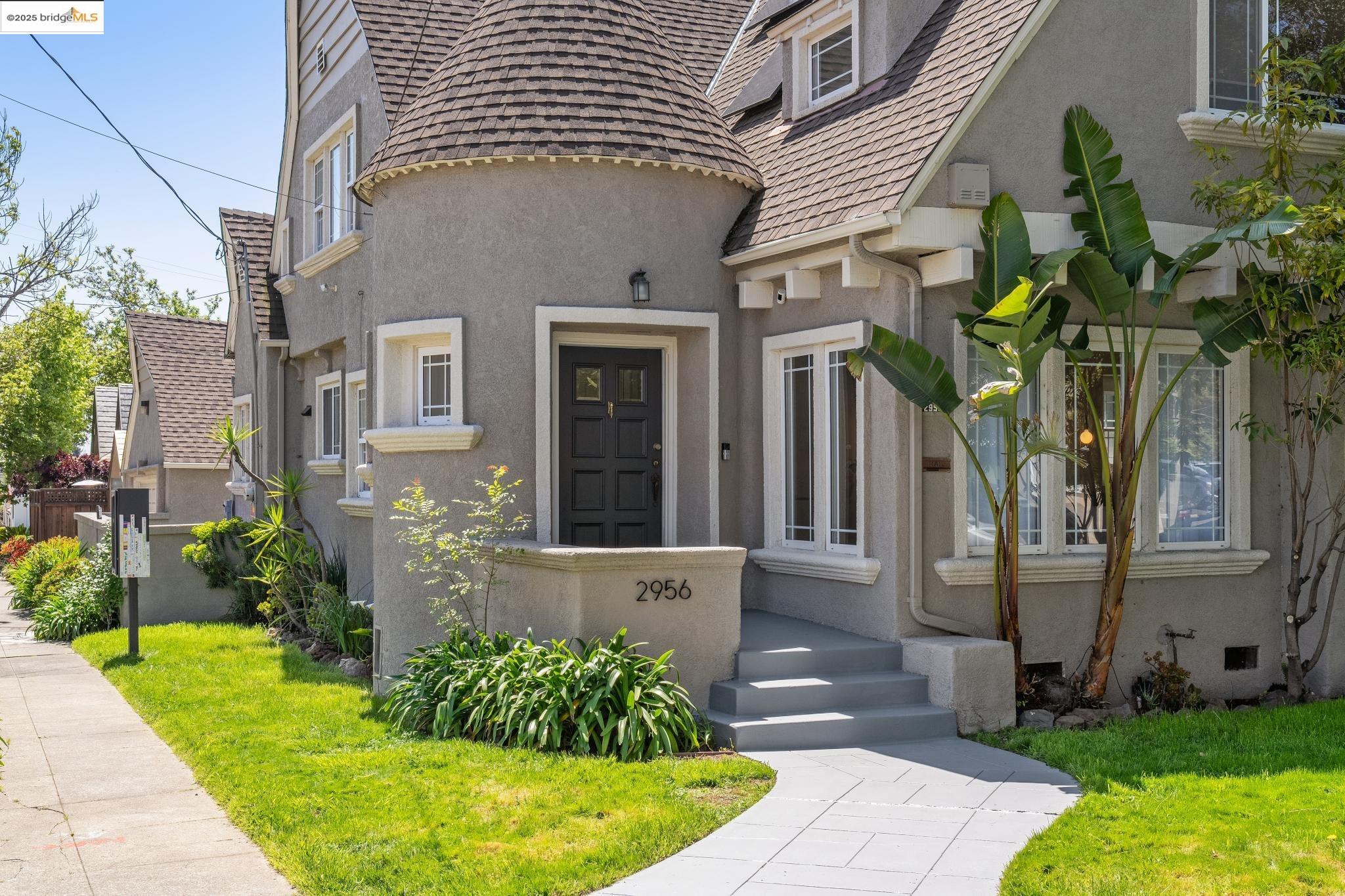 Detail Gallery Image 3 of 60 For 2956 55th Ave, Oakland,  CA 94605 - 3 Beds | 2 Baths