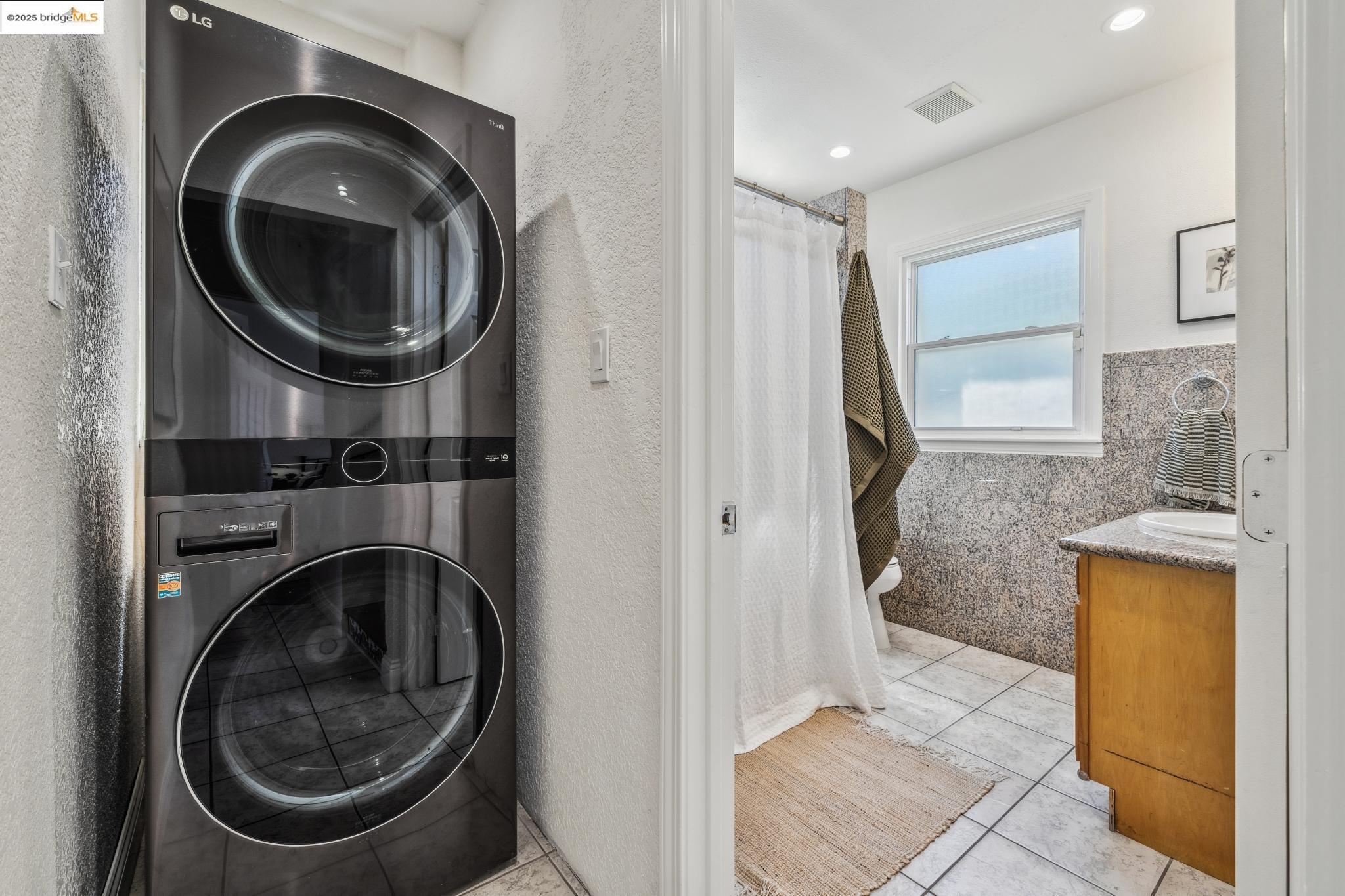 Detail Gallery Image 23 of 60 For 2956 55th Ave, Oakland,  CA 94605 - 3 Beds | 2 Baths