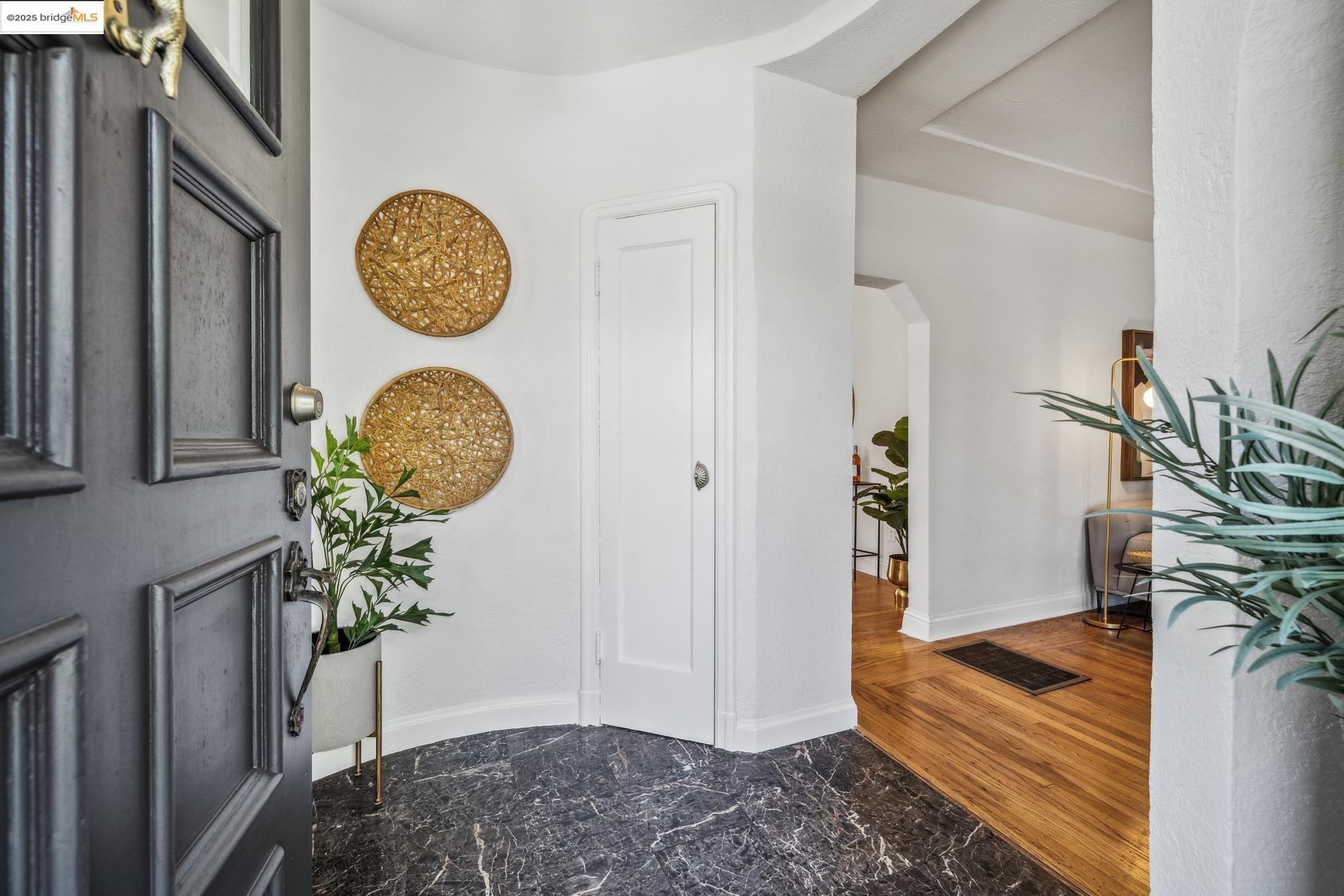 Detail Gallery Image 4 of 60 For 2956 55th Ave, Oakland,  CA 94605 - 3 Beds | 2 Baths