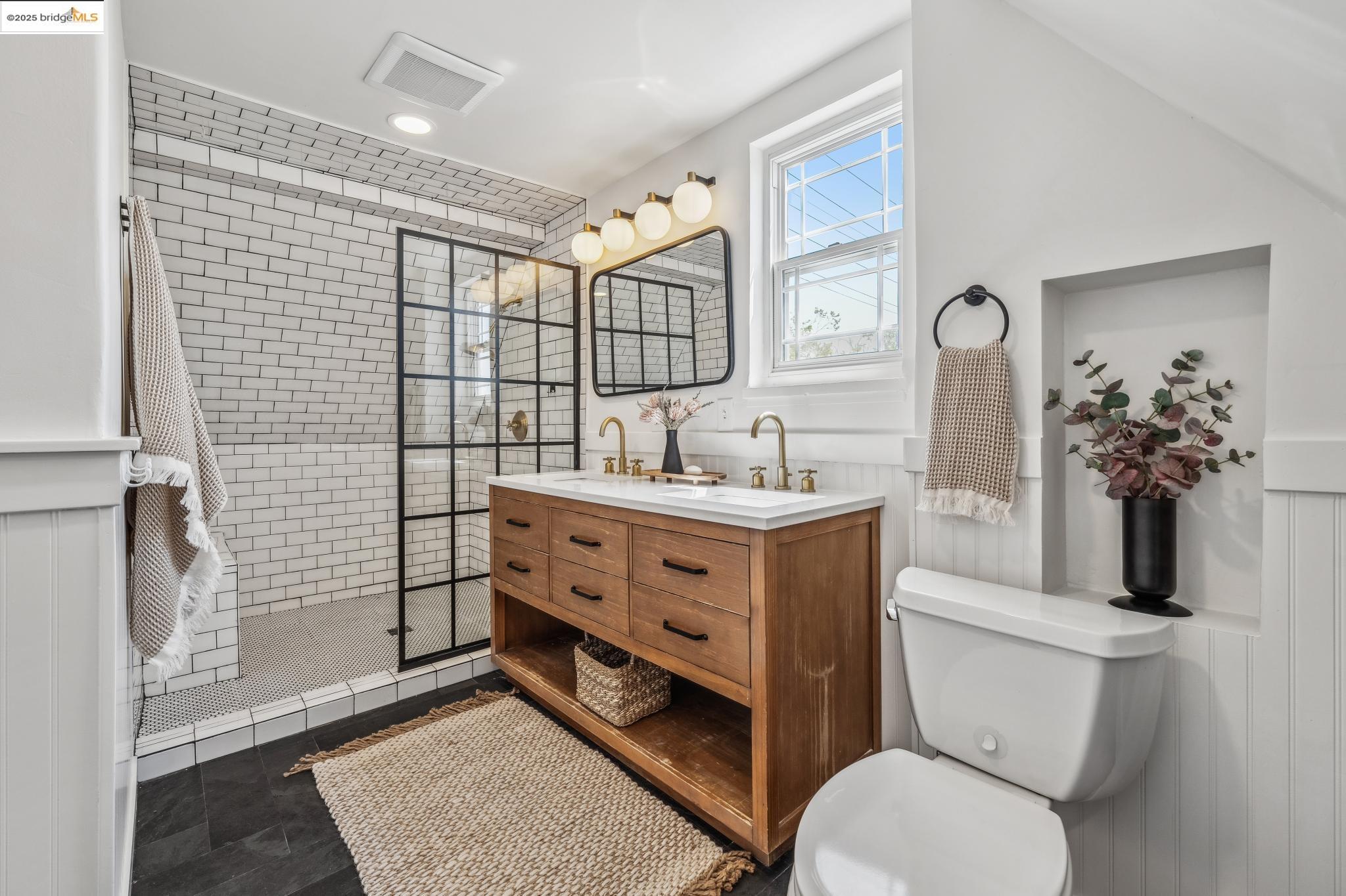 Detail Gallery Image 37 of 60 For 2956 55th Ave, Oakland,  CA 94605 - 3 Beds | 2 Baths
