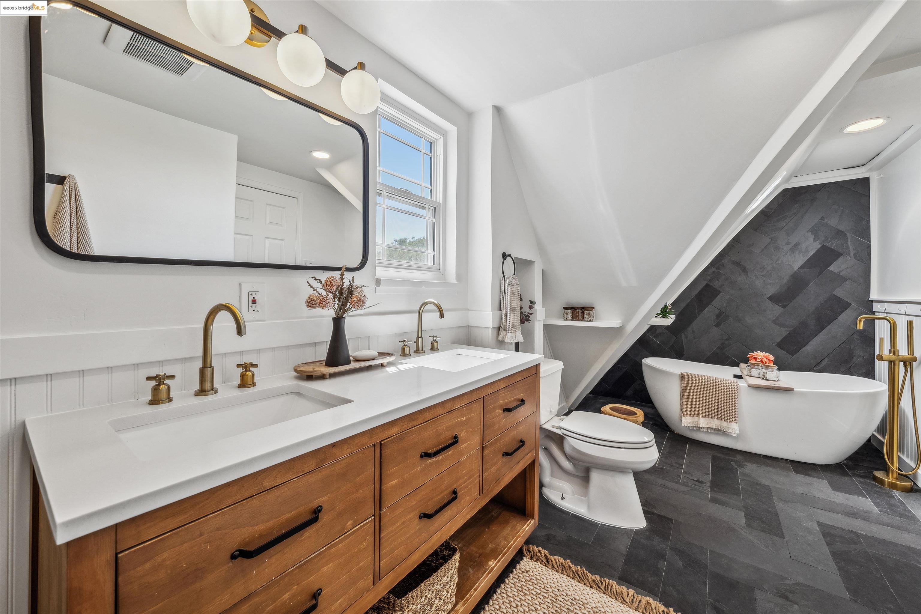 Detail Gallery Image 38 of 60 For 2956 55th Ave, Oakland,  CA 94605 - 3 Beds | 2 Baths
