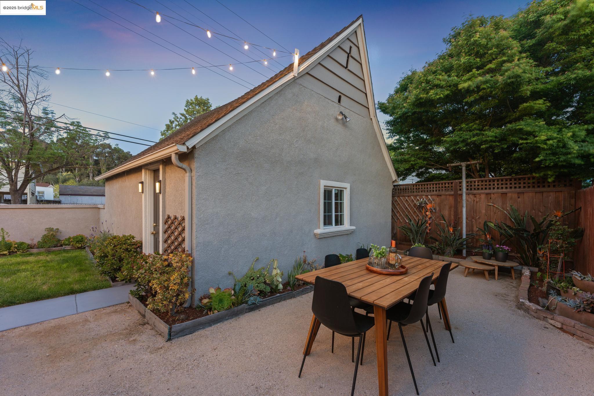 Detail Gallery Image 51 of 60 For 2956 55th Ave, Oakland,  CA 94605 - 3 Beds | 2 Baths