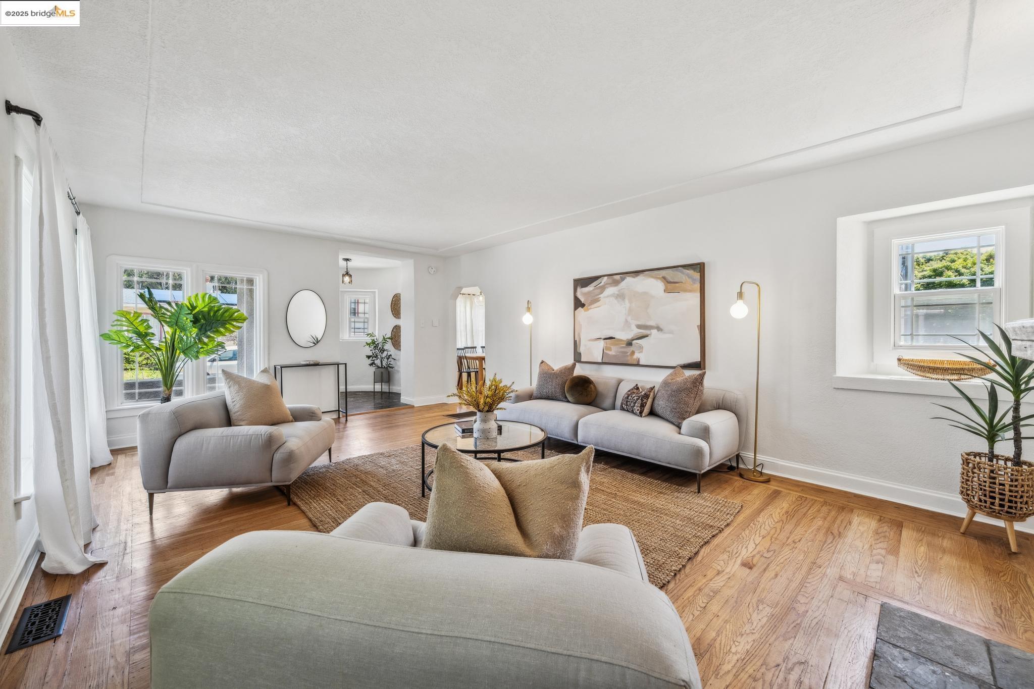 Detail Gallery Image 10 of 60 For 2956 55th Ave, Oakland,  CA 94605 - 3 Beds | 2 Baths