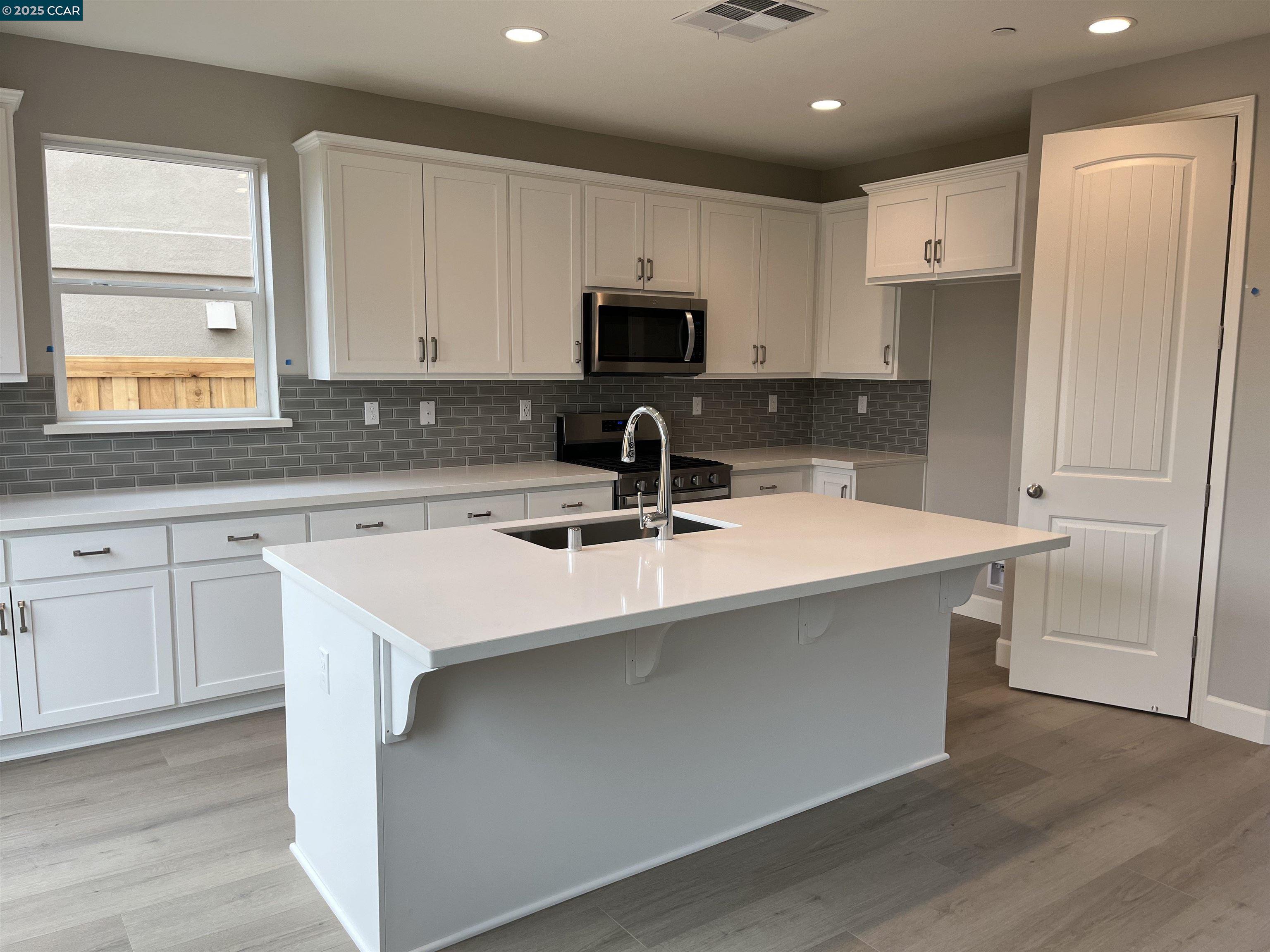 Detail Gallery Image 3 of 14 For 4736 Opus Circle, Fairfield,  CA 94534 - 4 Beds | 2/1 Baths