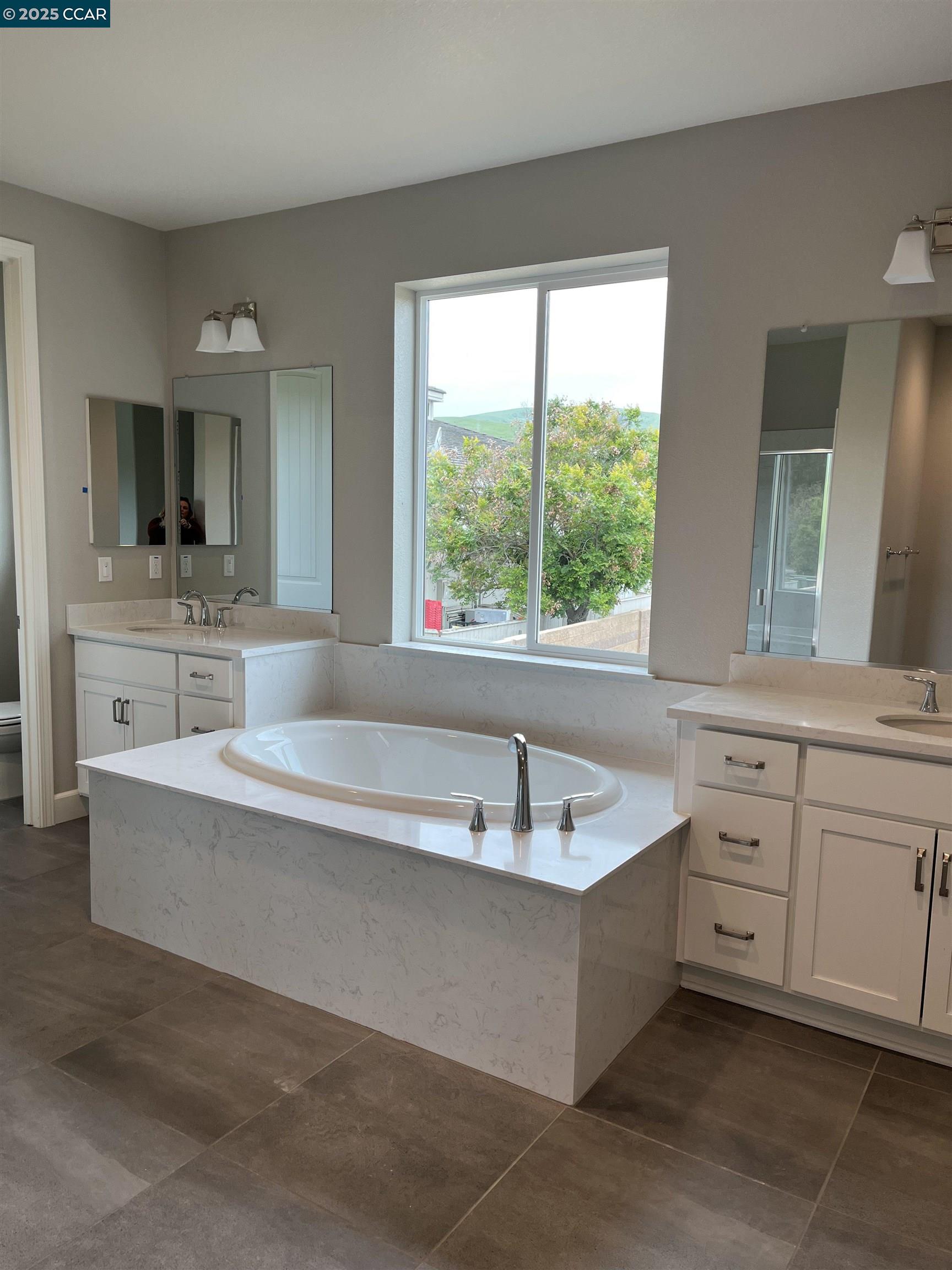 Detail Gallery Image 5 of 14 For 4736 Opus Circle, Fairfield,  CA 94534 - 4 Beds | 2/1 Baths