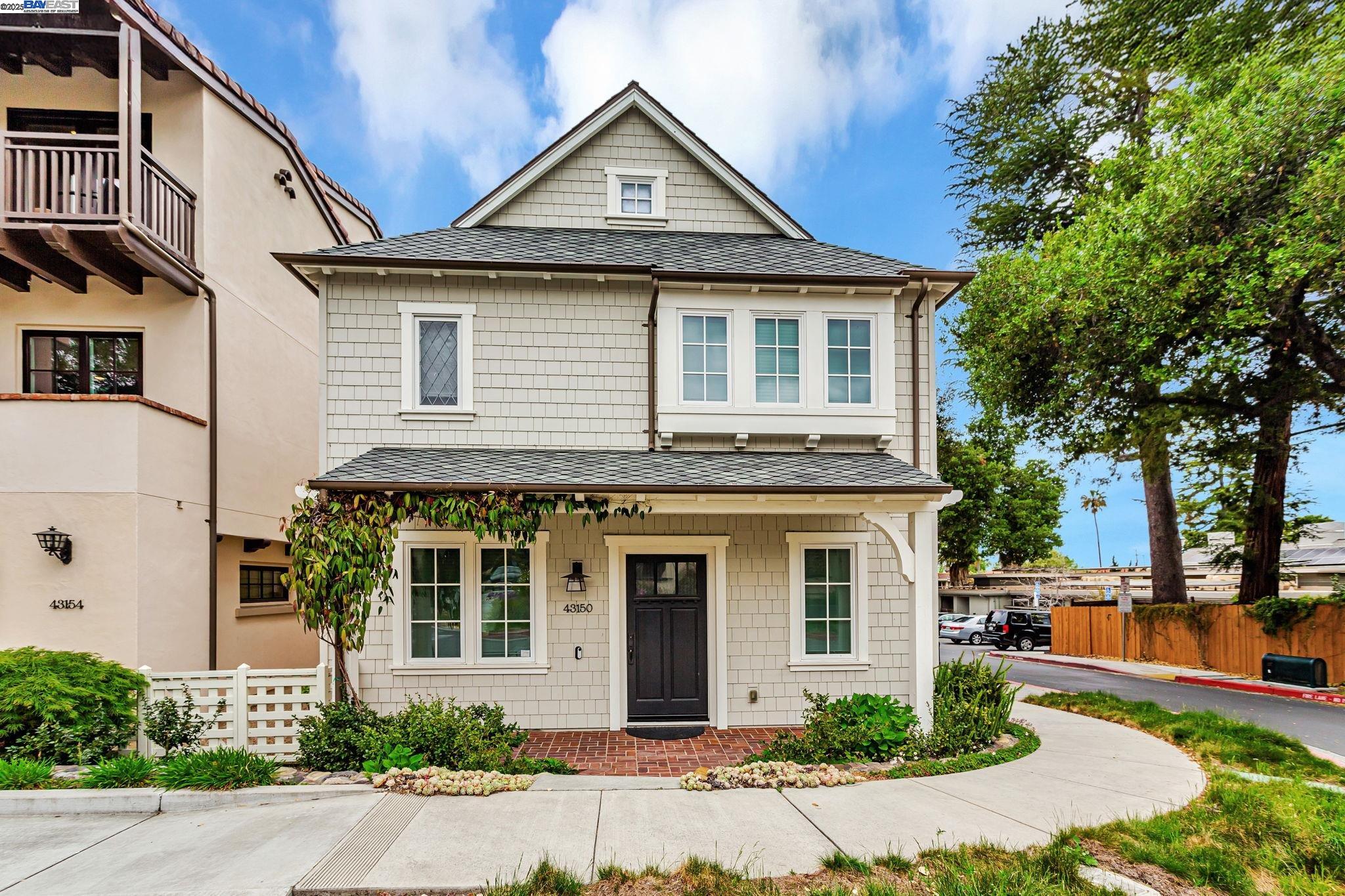 Detail Gallery Image 2 of 46 For 43150 Calle Familia, Fremont,  CA 94539 - 4 Beds | 3/1 Baths