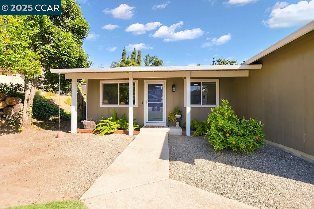 Detail Gallery Image 3 of 27 For 1155 Breckenridge Court, Martinez,  CA 94553-3501 - 3 Beds | 2 Baths