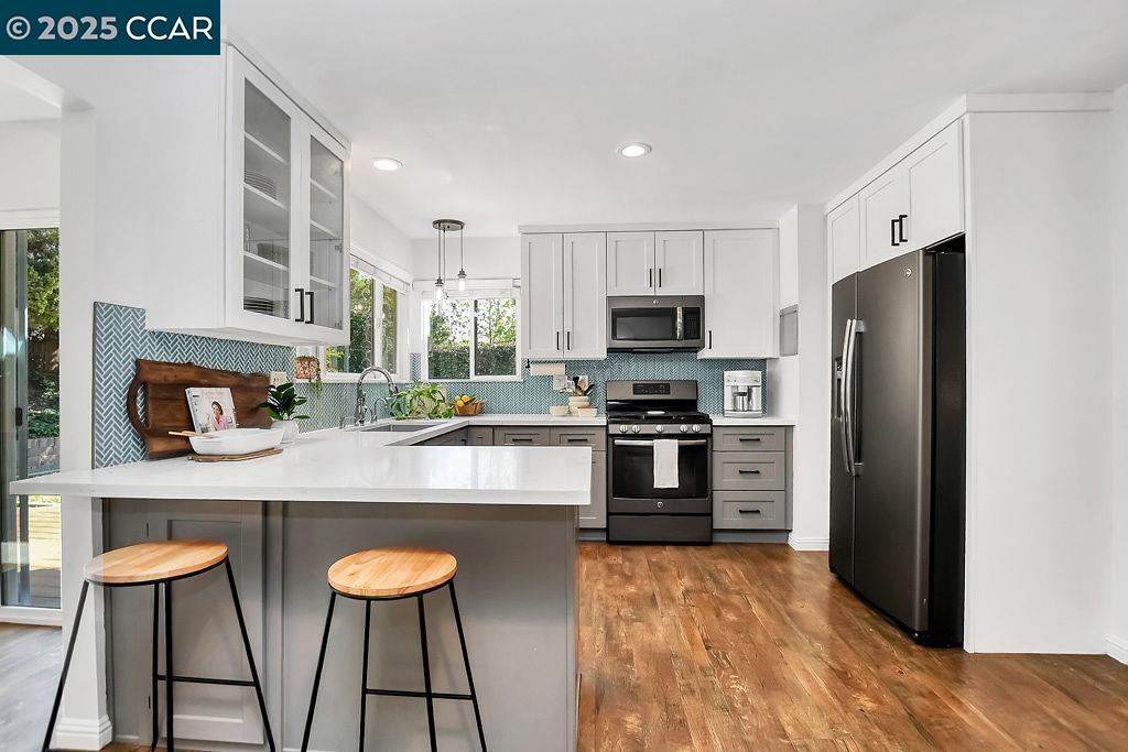 Detail Gallery Image 8 of 27 For 1155 Breckenridge Court, Martinez,  CA 94553-3501 - 3 Beds | 2 Baths