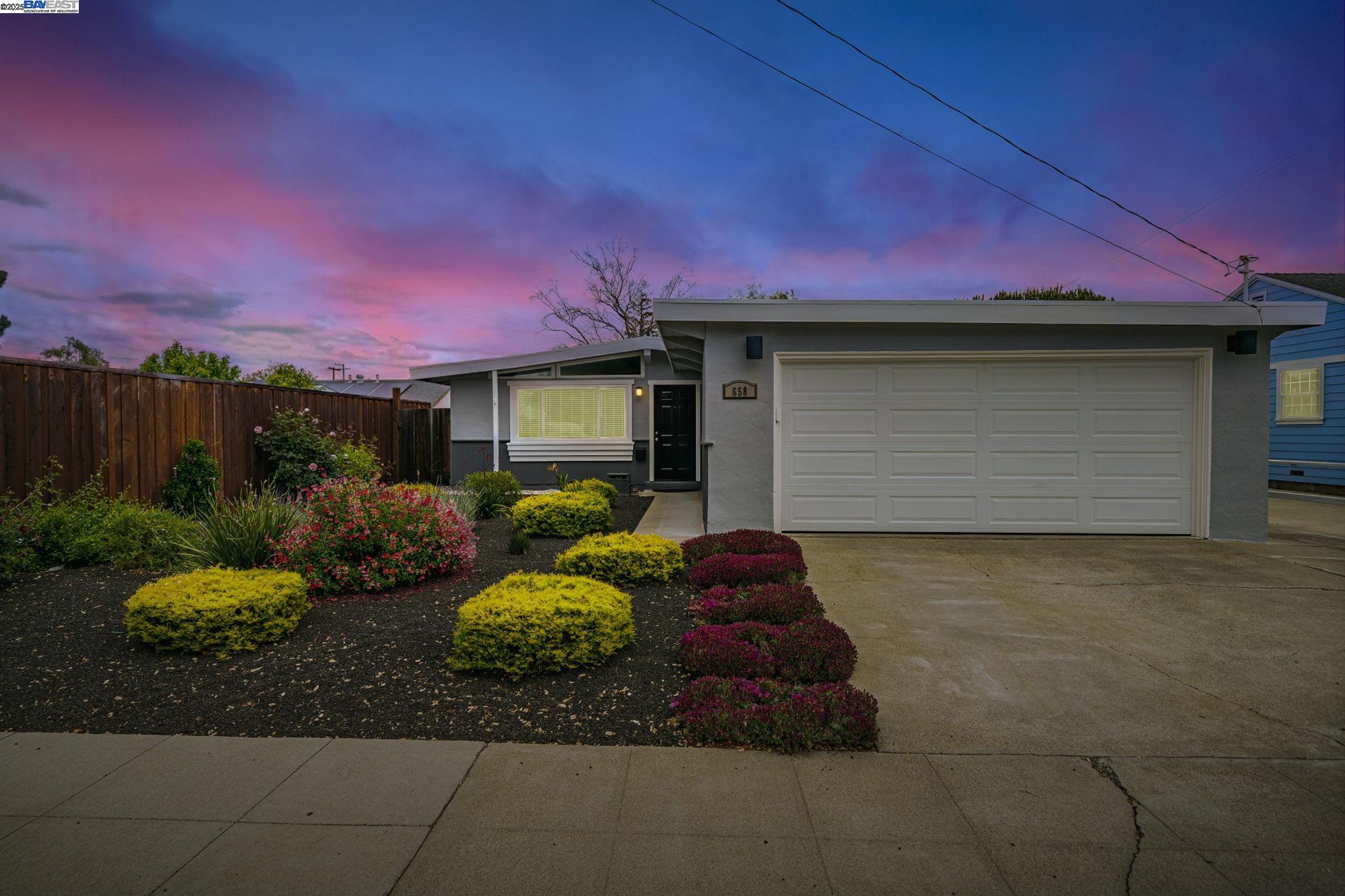 Detail Gallery Image 2 of 58 For 658 N P Street, Livermore,  CA 94551 - 3 Beds | 2 Baths