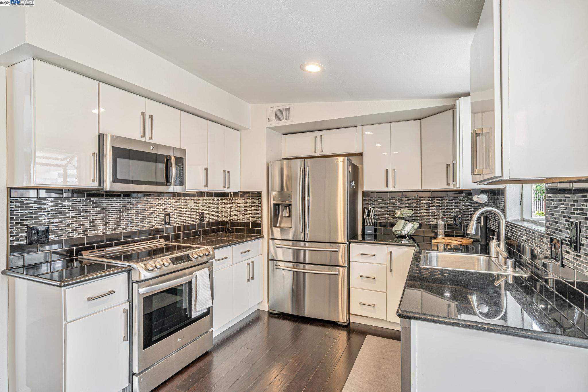Detail Gallery Image 11 of 58 For 658 N P Street, Livermore,  CA 94551 - 3 Beds | 2 Baths