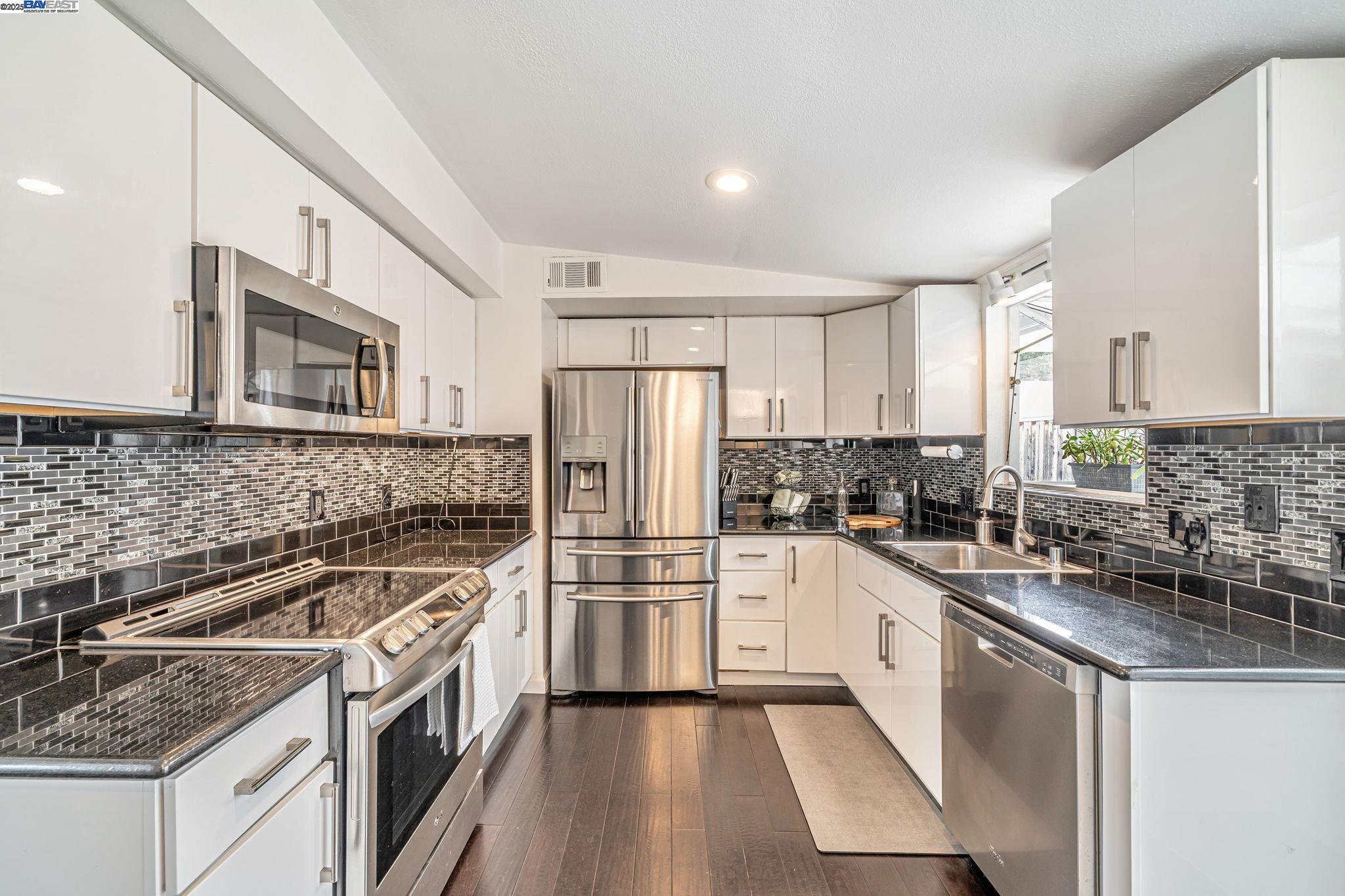 Detail Gallery Image 14 of 58 For 658 N P Street, Livermore,  CA 94551 - 3 Beds | 2 Baths