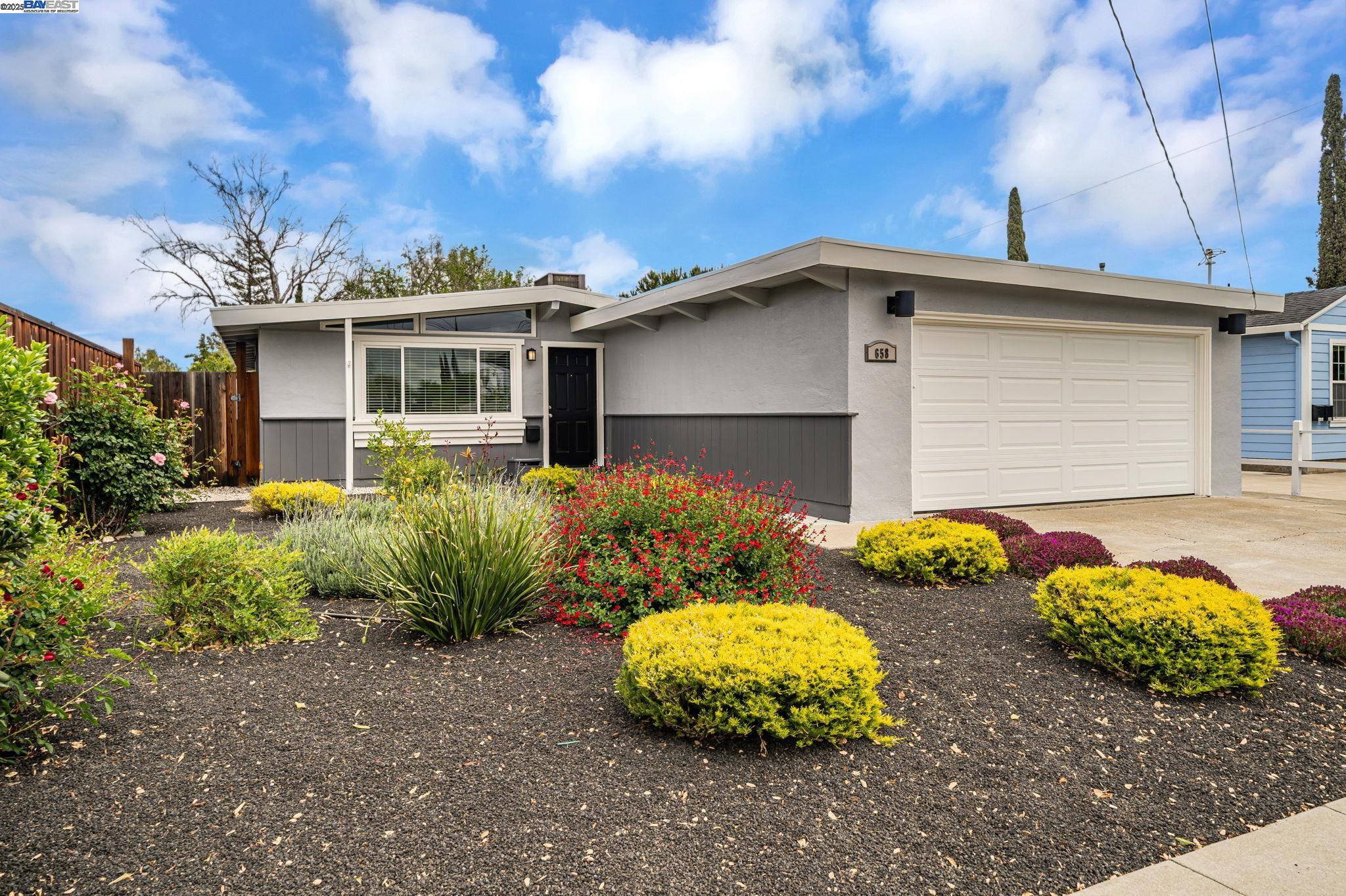 Detail Gallery Image 3 of 58 For 658 N P Street, Livermore,  CA 94551 - 3 Beds | 2 Baths