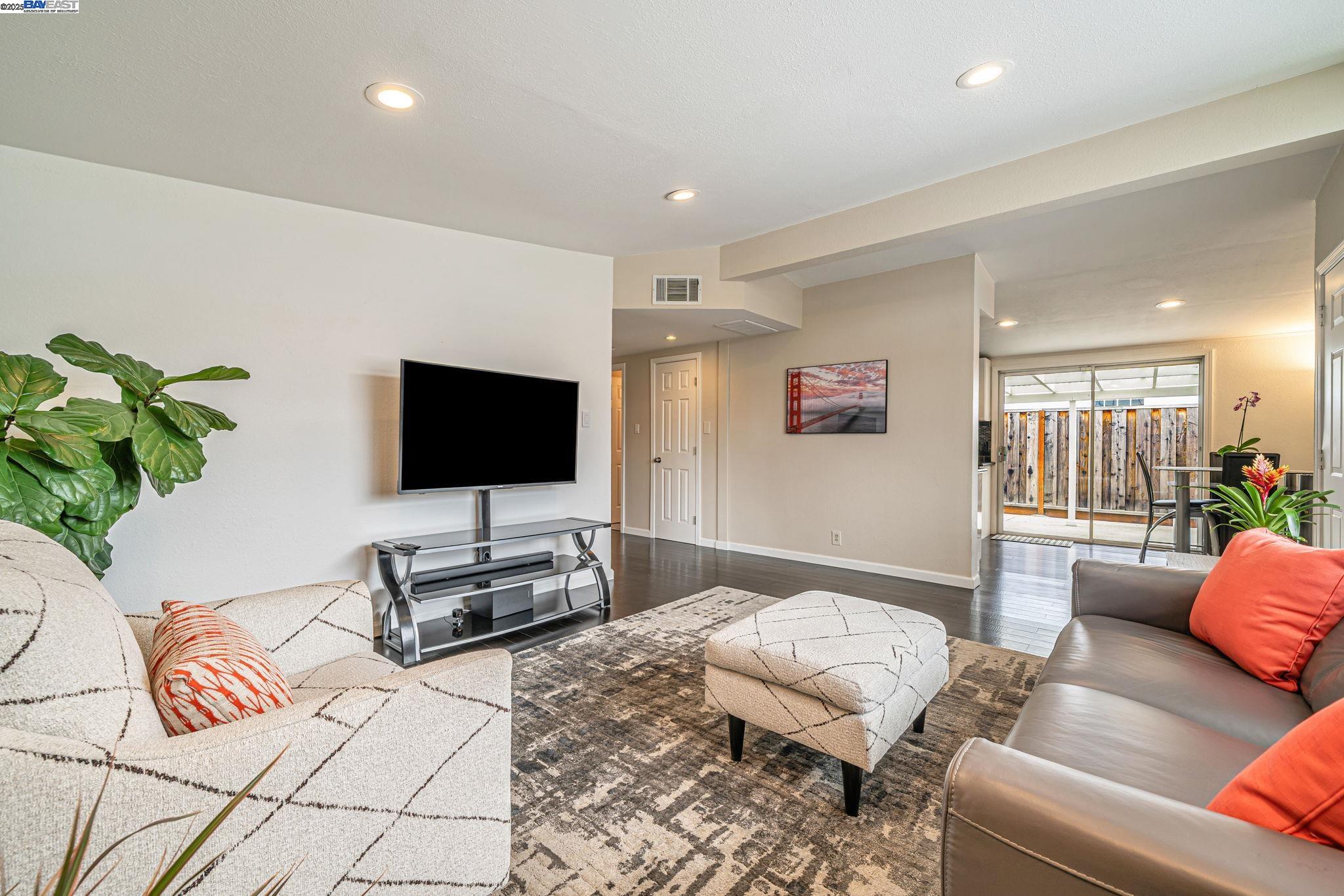 Detail Gallery Image 8 of 58 For 658 N P Street, Livermore,  CA 94551 - 3 Beds | 2 Baths