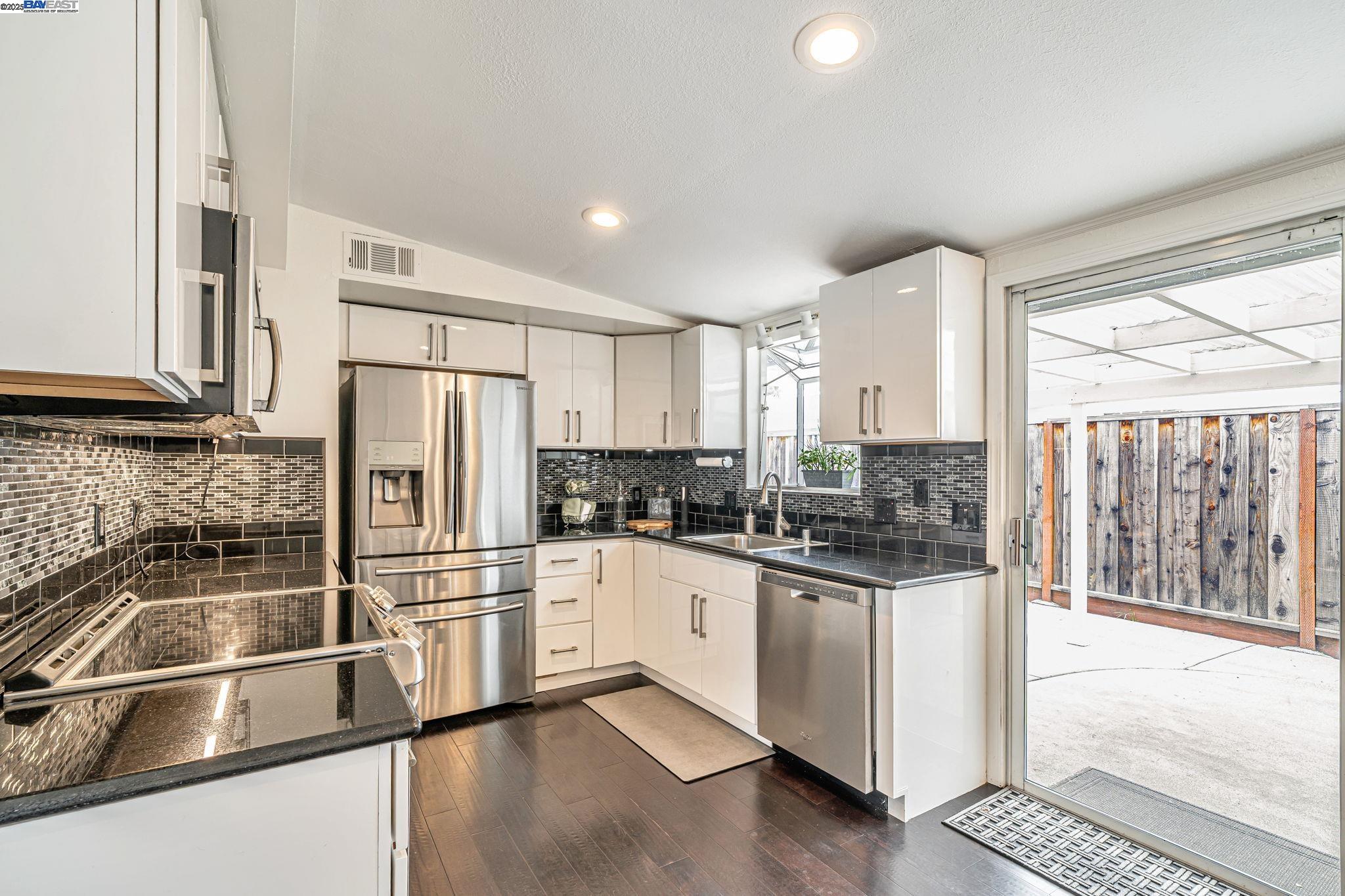 Detail Gallery Image 10 of 58 For 658 N P Street, Livermore,  CA 94551 - 3 Beds | 2 Baths