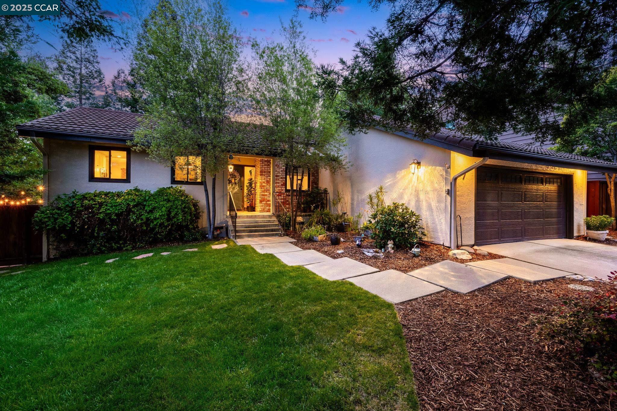 Detail Gallery Image 1 of 1 For 7 Margate Cir, Pleasant Hill,  CA 94523 - 3 Beds | 2 Baths