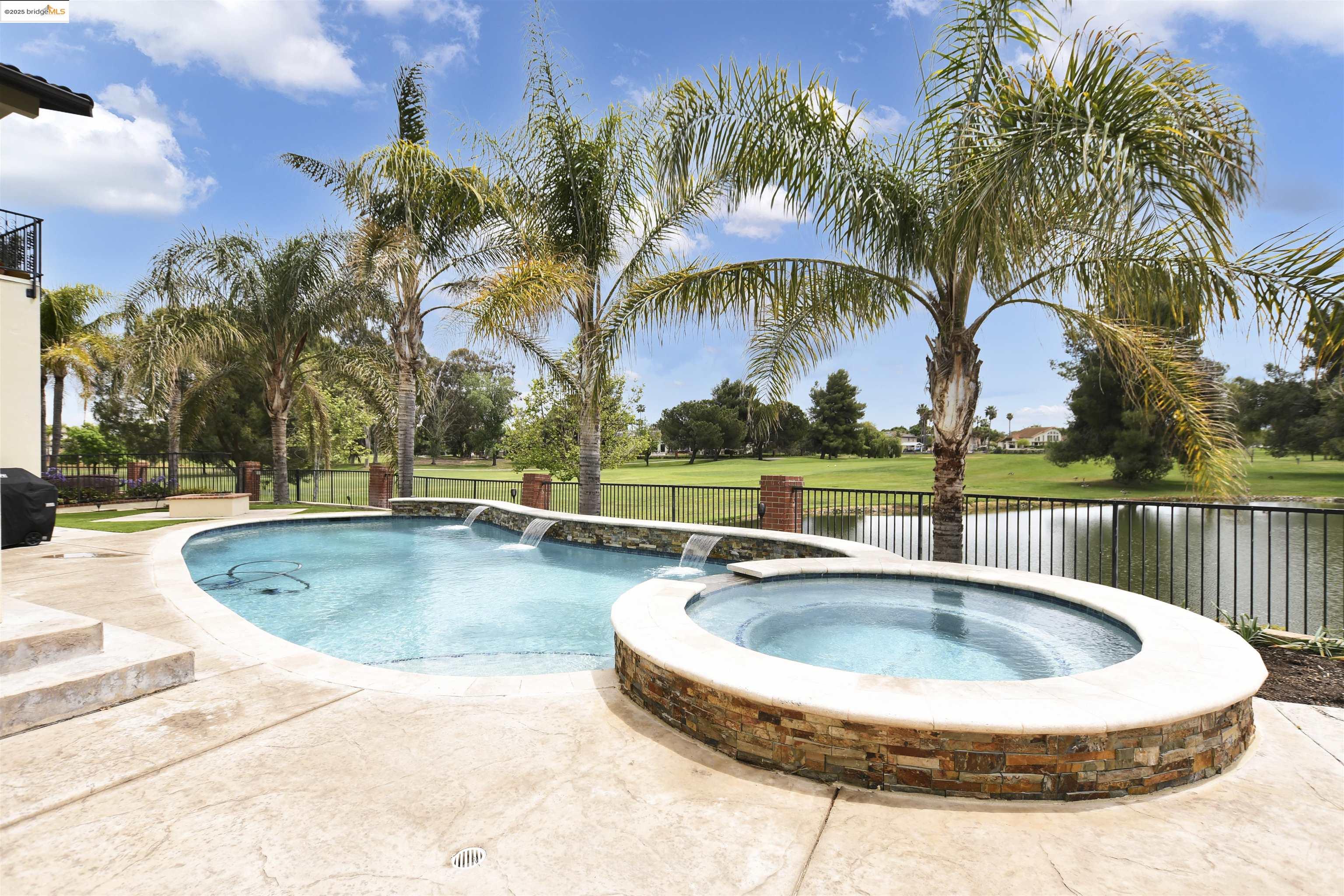 Detail Gallery Image 2 of 51 For 5560 Lanai Ct, Discovery Bay,  CA 94505 - 4 Beds | 2/1 Baths