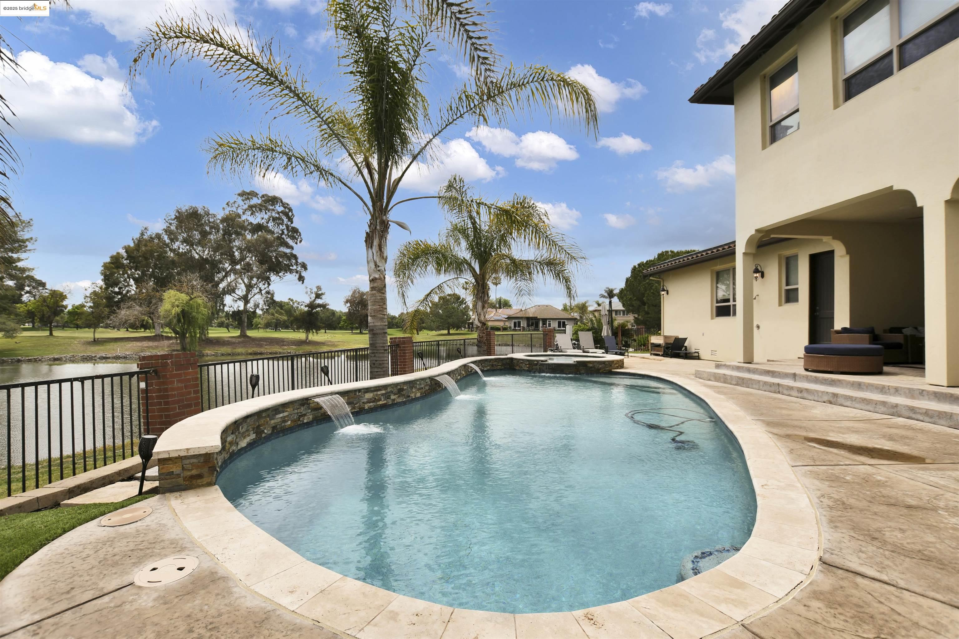 Detail Gallery Image 4 of 51 For 5560 Lanai Ct, Discovery Bay,  CA 94505 - 4 Beds | 2/1 Baths