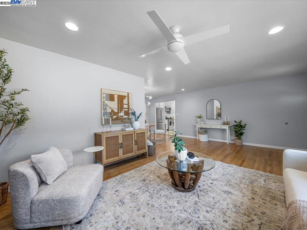 Detail Gallery Image 13 of 44 For 2457 San Carlos Ave, Castro Valley,  CA 94546 - 3 Beds | 2 Baths