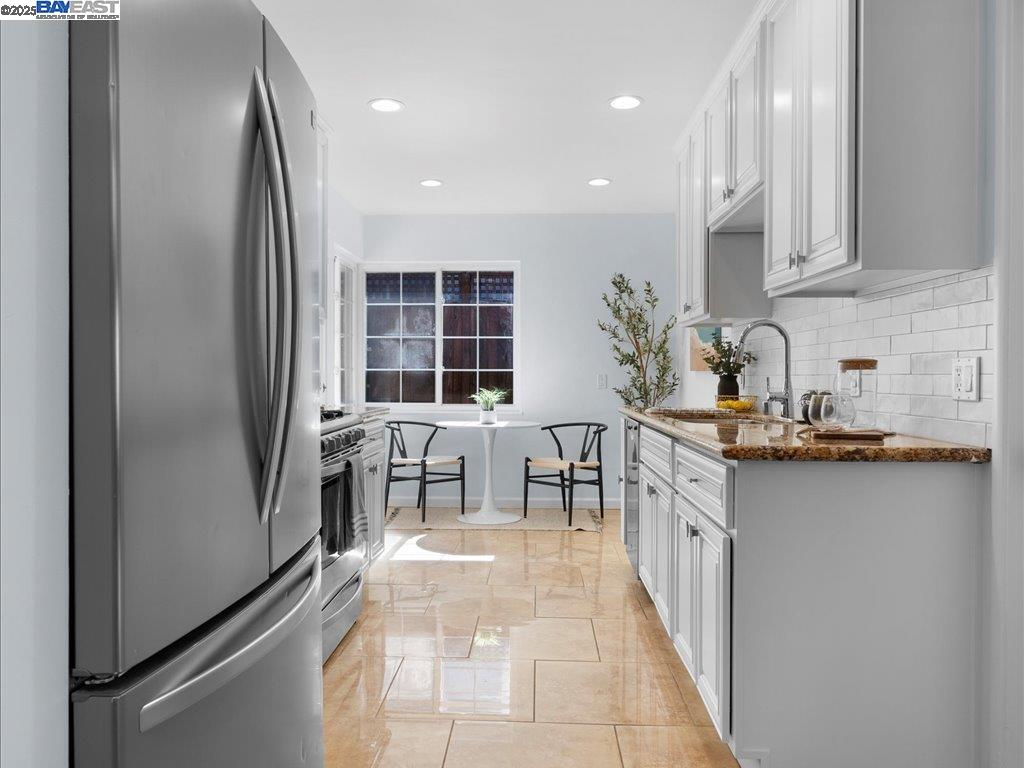Detail Gallery Image 17 of 44 For 2457 San Carlos Ave, Castro Valley,  CA 94546 - 3 Beds | 2 Baths