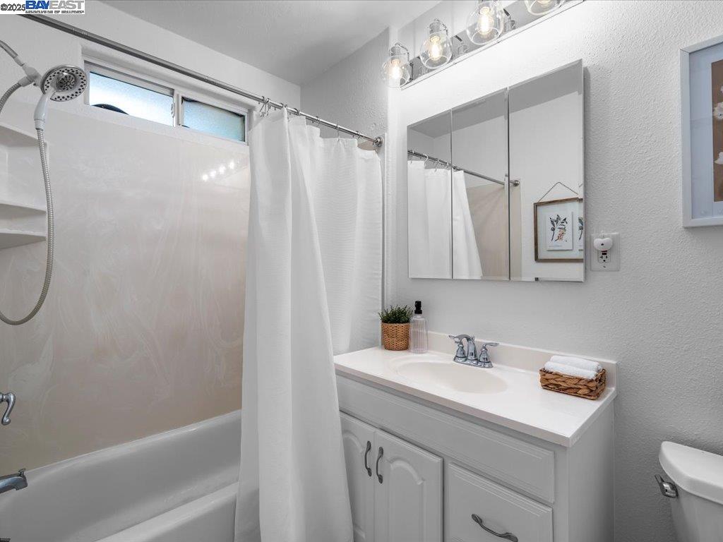 Detail Gallery Image 25 of 44 For 2457 San Carlos Ave, Castro Valley,  CA 94546 - 3 Beds | 2 Baths