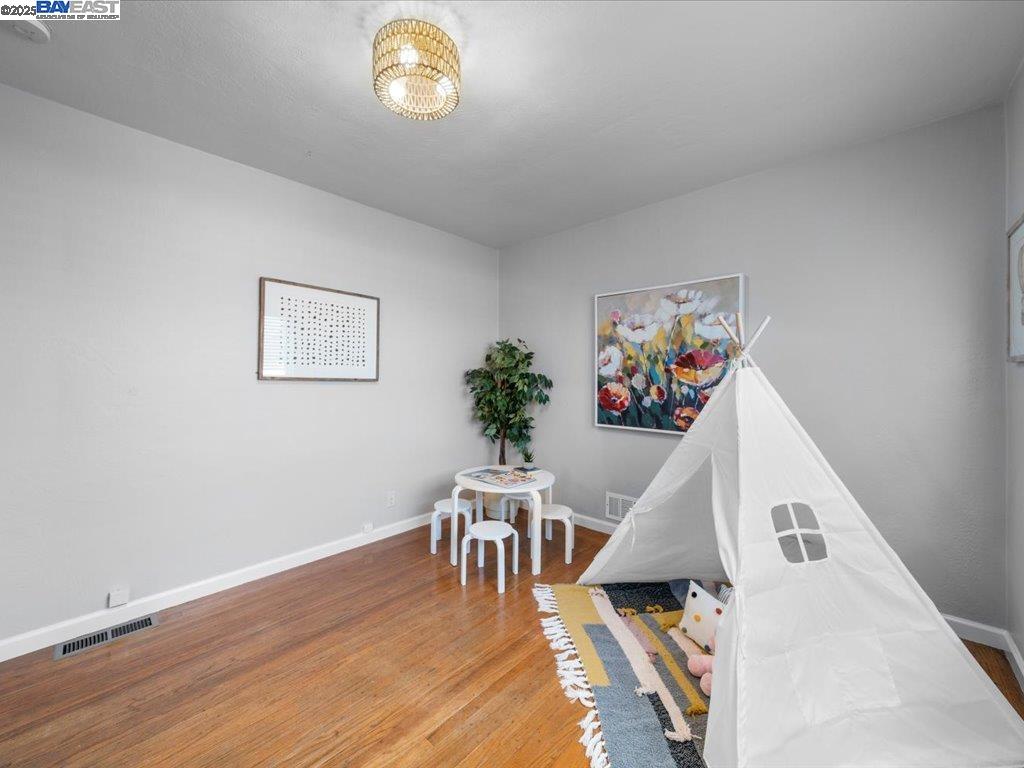 Detail Gallery Image 31 of 44 For 2457 San Carlos Ave, Castro Valley,  CA 94546 - 3 Beds | 2 Baths