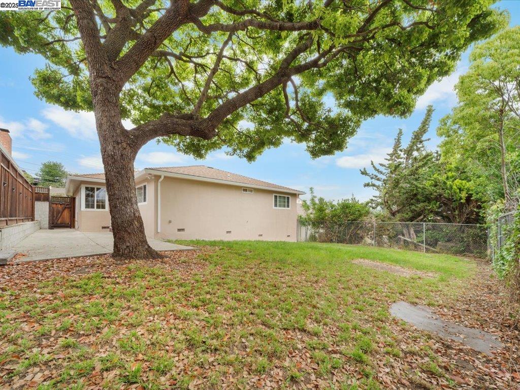 Detail Gallery Image 37 of 44 For 2457 San Carlos Ave, Castro Valley,  CA 94546 - 3 Beds | 2 Baths