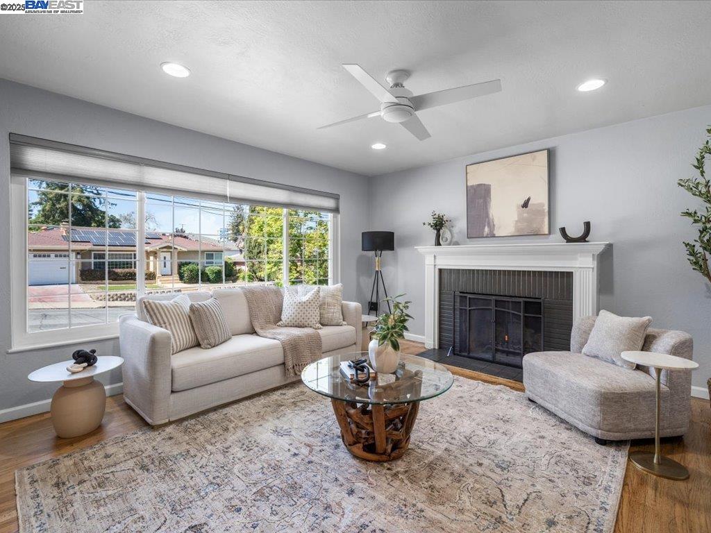 Detail Gallery Image 6 of 44 For 2457 San Carlos Ave, Castro Valley,  CA 94546 - 3 Beds | 2 Baths
