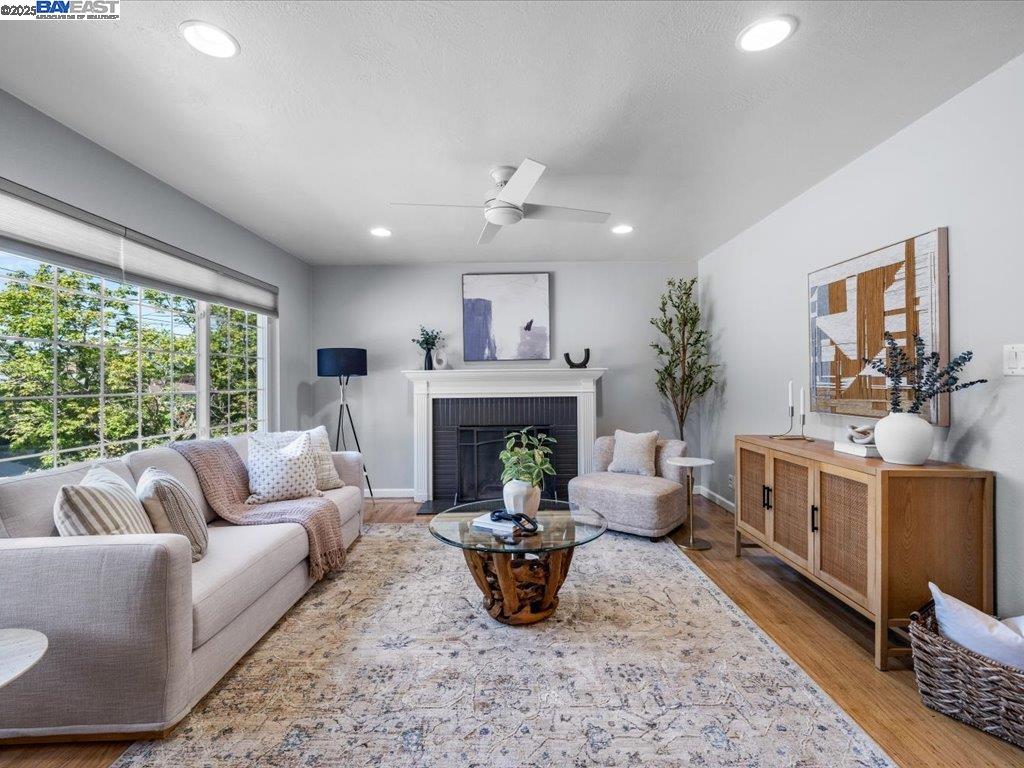 Detail Gallery Image 7 of 44 For 2457 San Carlos Ave, Castro Valley,  CA 94546 - 3 Beds | 2 Baths