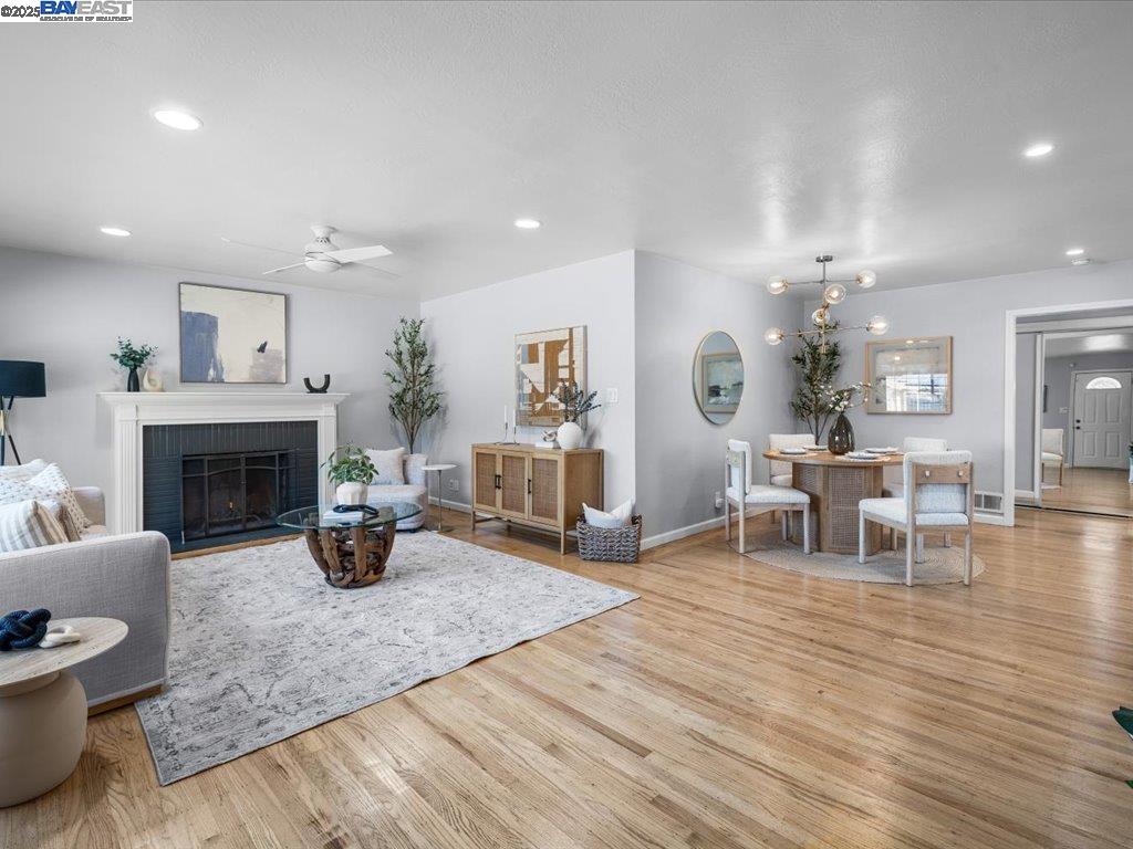Detail Gallery Image 8 of 44 For 2457 San Carlos Ave, Castro Valley,  CA 94546 - 3 Beds | 2 Baths