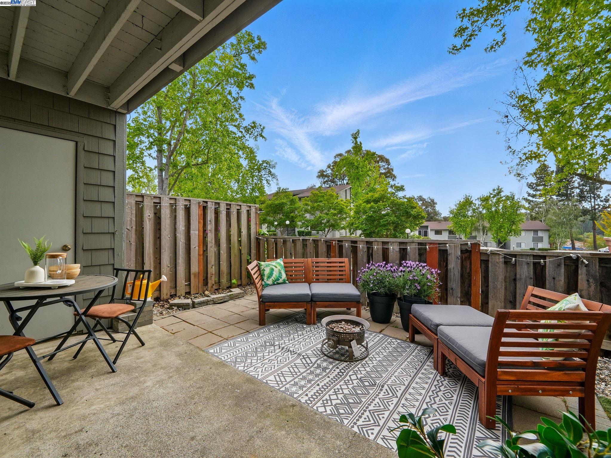 Detail Gallery Image 1 of 1 For 900 Cambridge #93,  Benicia,  CA 94510 - 2 Beds | 1 Baths