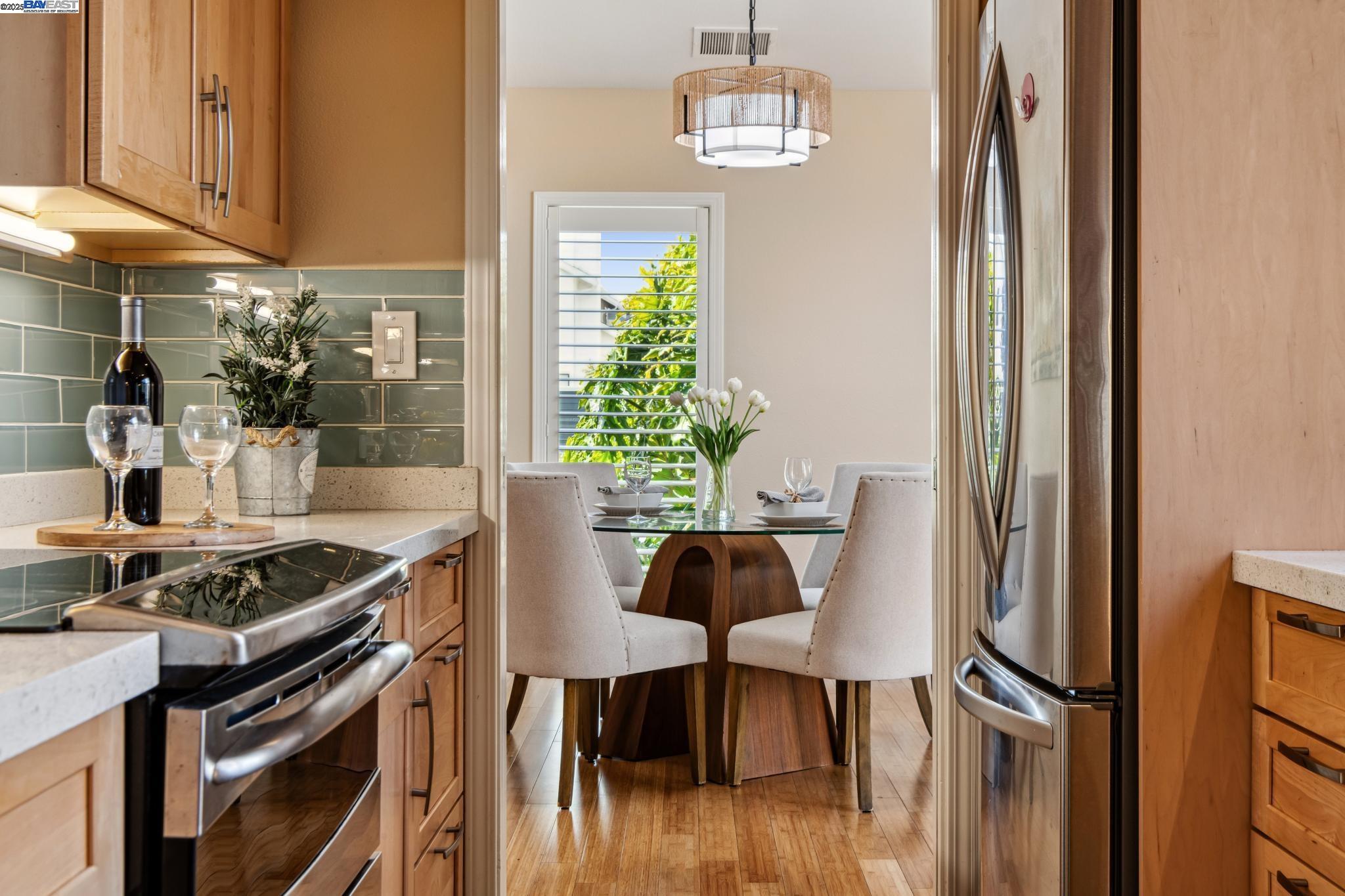 Detail Gallery Image 15 of 53 For 1083 Mangrove Ln, Alameda,  CA 94502 - 2 Beds | 2 Baths