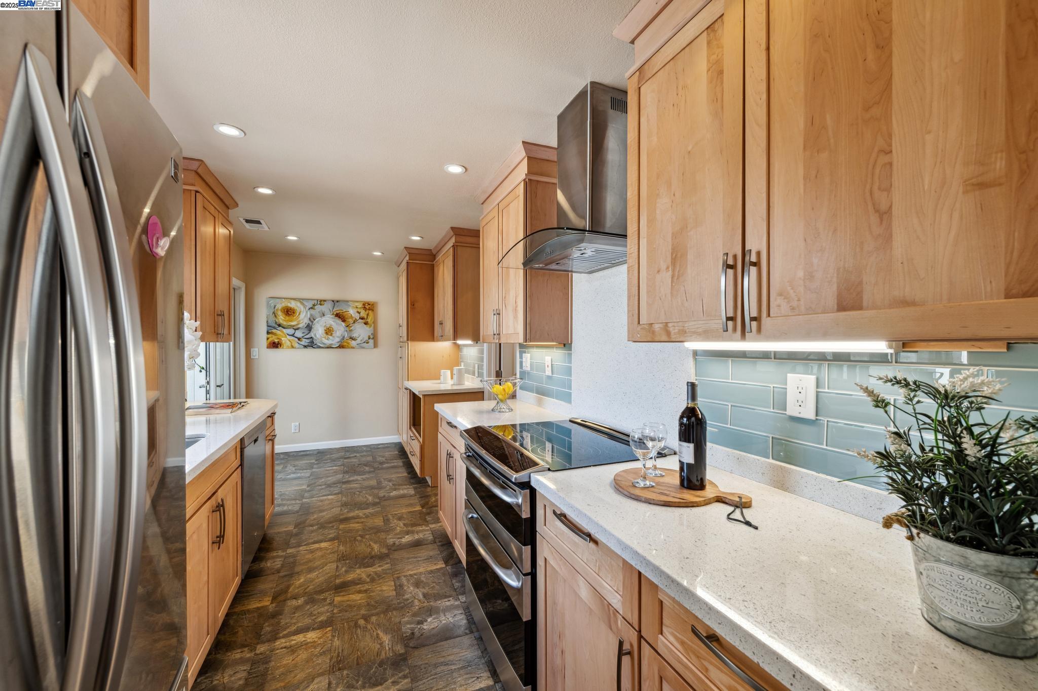 Detail Gallery Image 17 of 53 For 1083 Mangrove Ln, Alameda,  CA 94502 - 2 Beds | 2 Baths