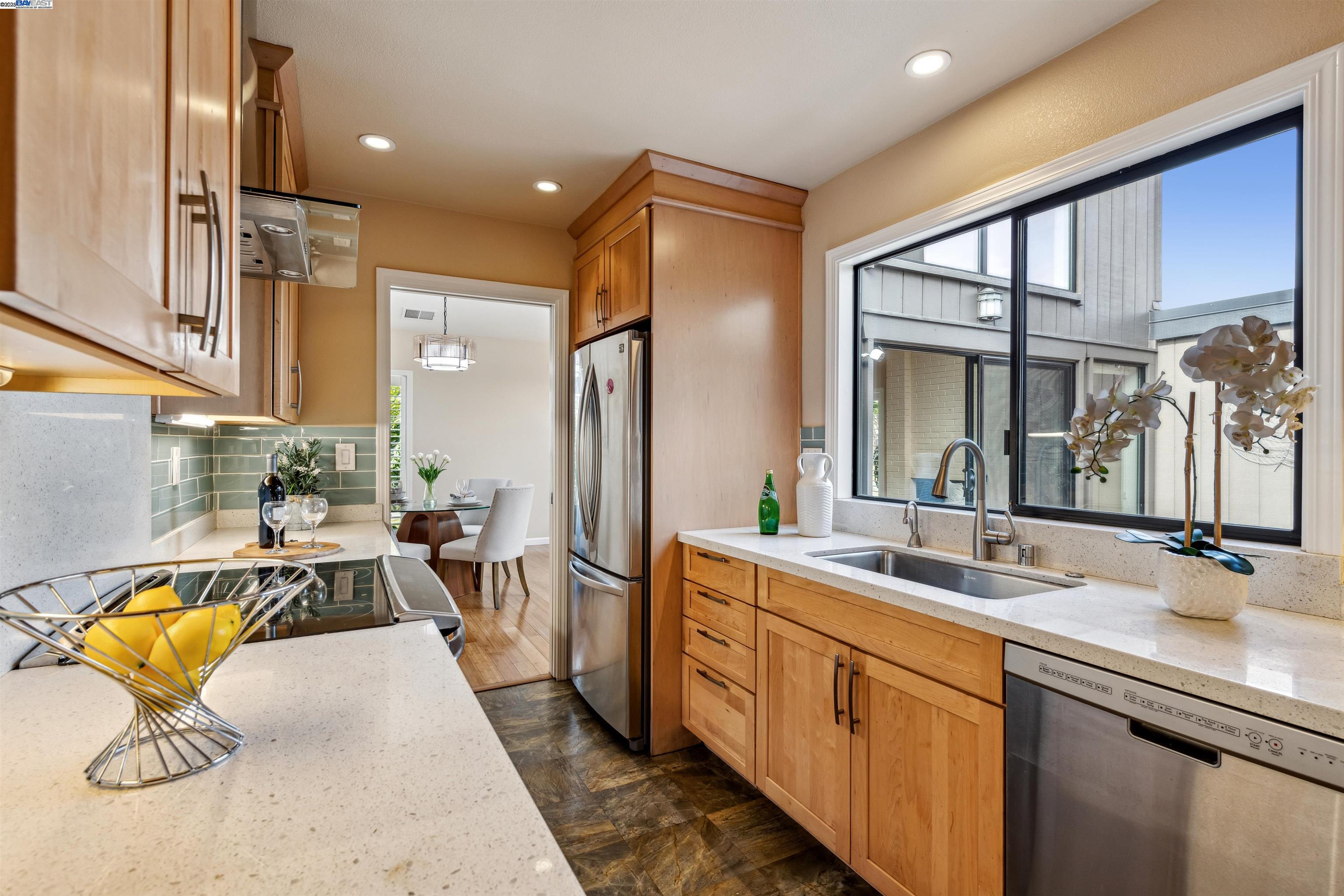 Detail Gallery Image 18 of 53 For 1083 Mangrove Ln, Alameda,  CA 94502 - 2 Beds | 2 Baths