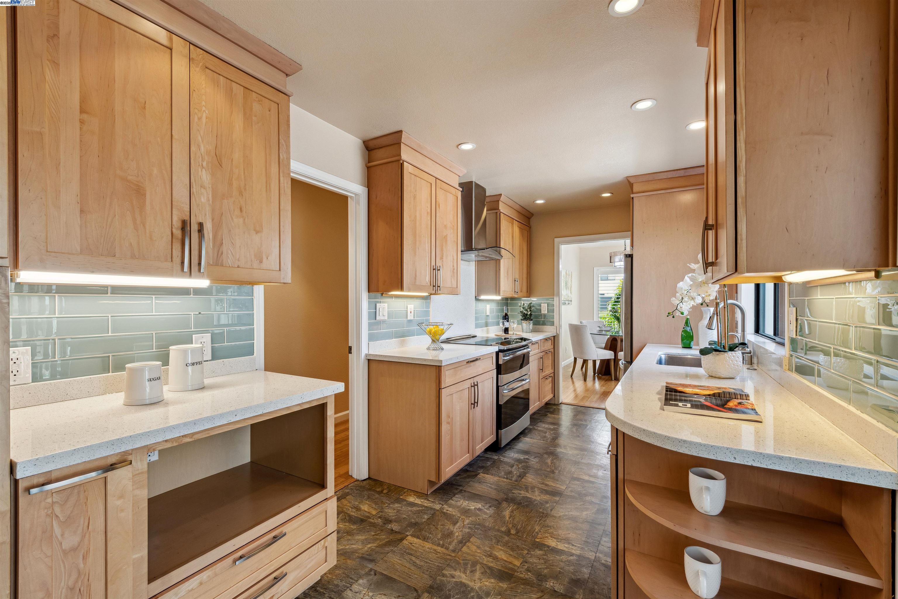Detail Gallery Image 21 of 53 For 1083 Mangrove Ln, Alameda,  CA 94502 - 2 Beds | 2 Baths