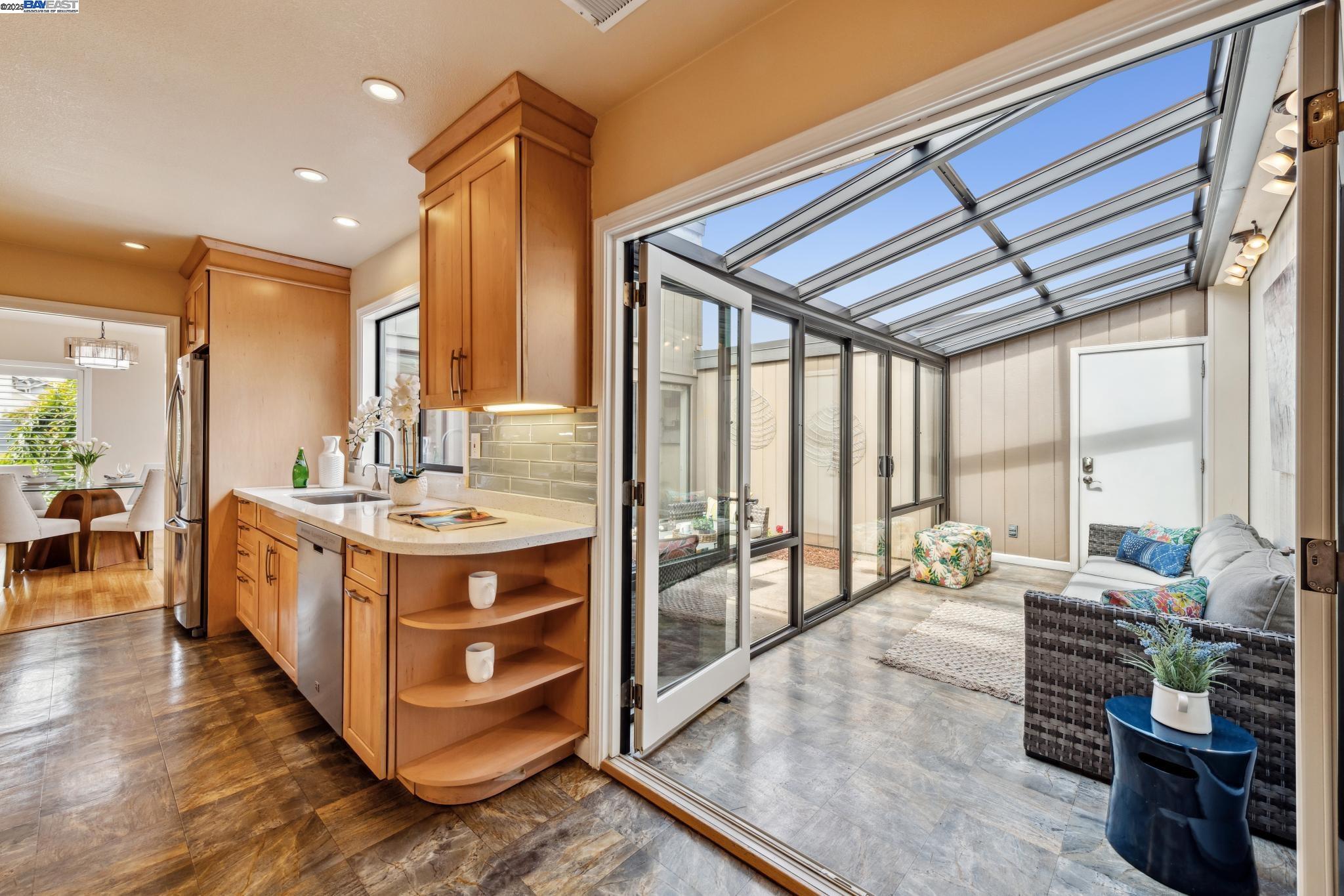 Detail Gallery Image 24 of 53 For 1083 Mangrove Ln, Alameda,  CA 94502 - 2 Beds | 2 Baths