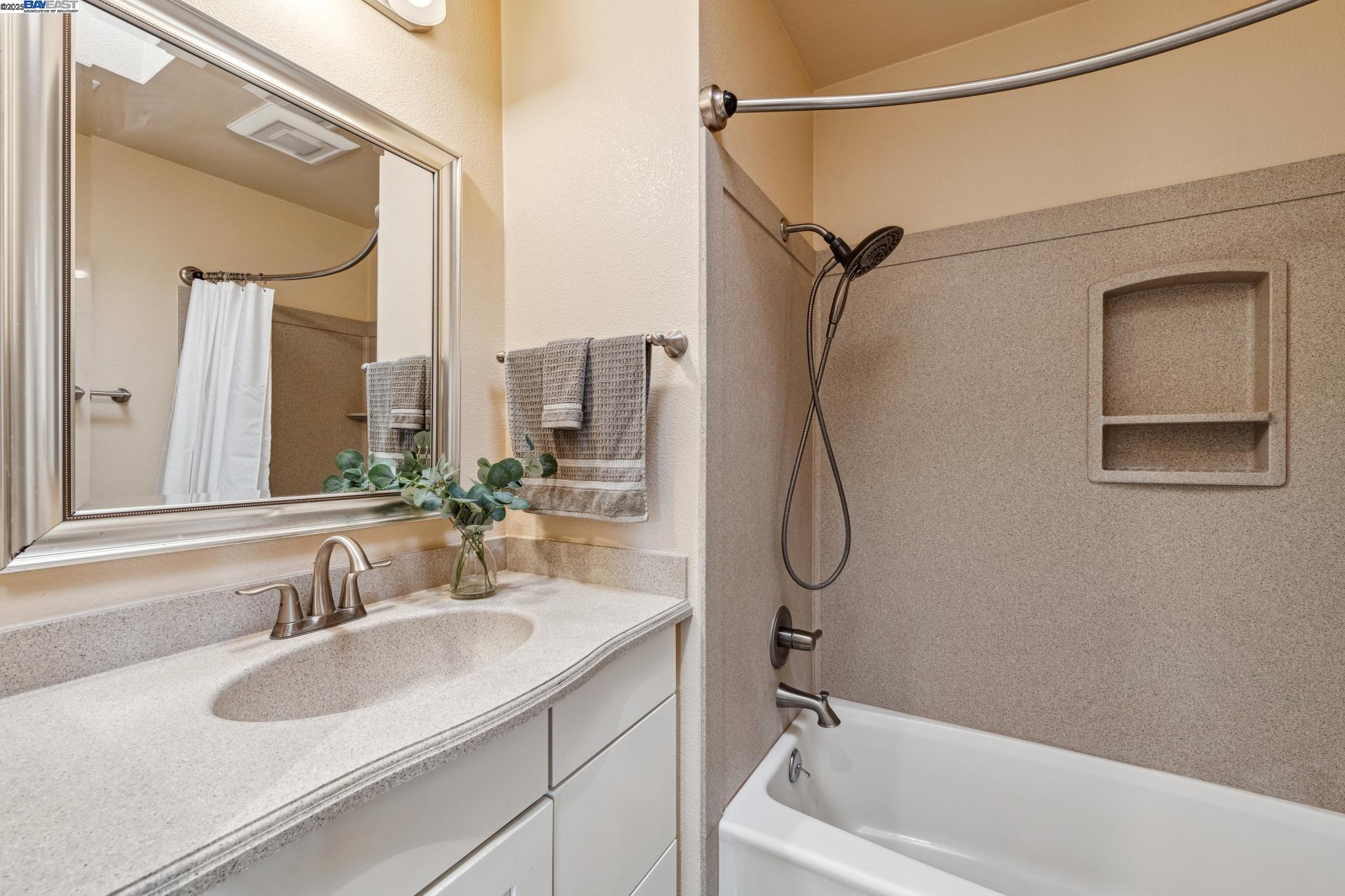 Detail Gallery Image 28 of 53 For 1083 Mangrove Ln, Alameda,  CA 94502 - 2 Beds | 2 Baths