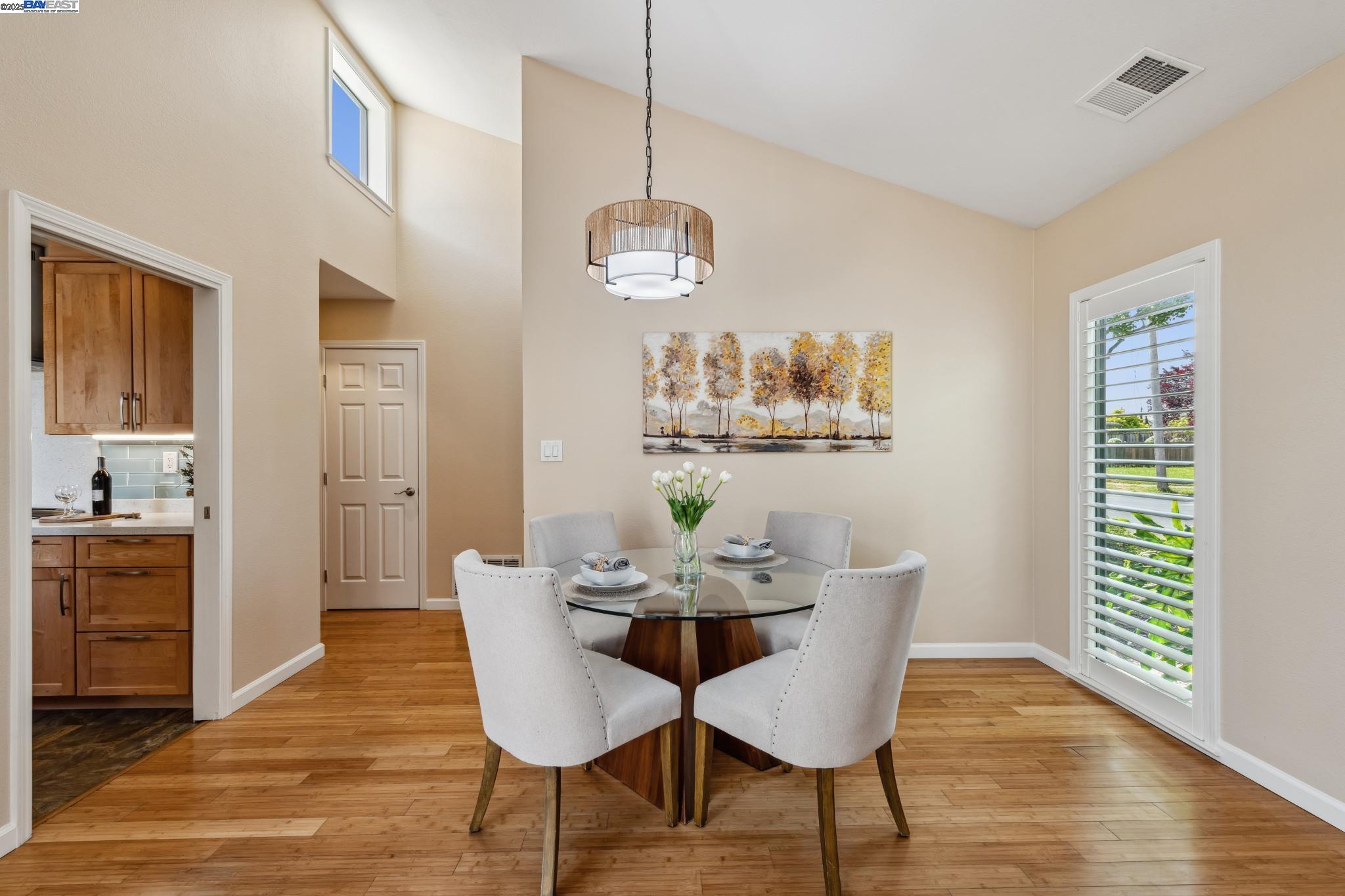 Detail Gallery Image 4 of 53 For 1083 Mangrove Ln, Alameda,  CA 94502 - 2 Beds | 2 Baths
