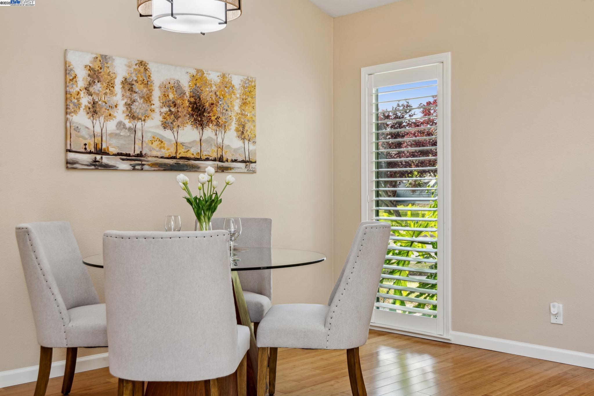 Detail Gallery Image 5 of 53 For 1083 Mangrove Ln, Alameda,  CA 94502 - 2 Beds | 2 Baths