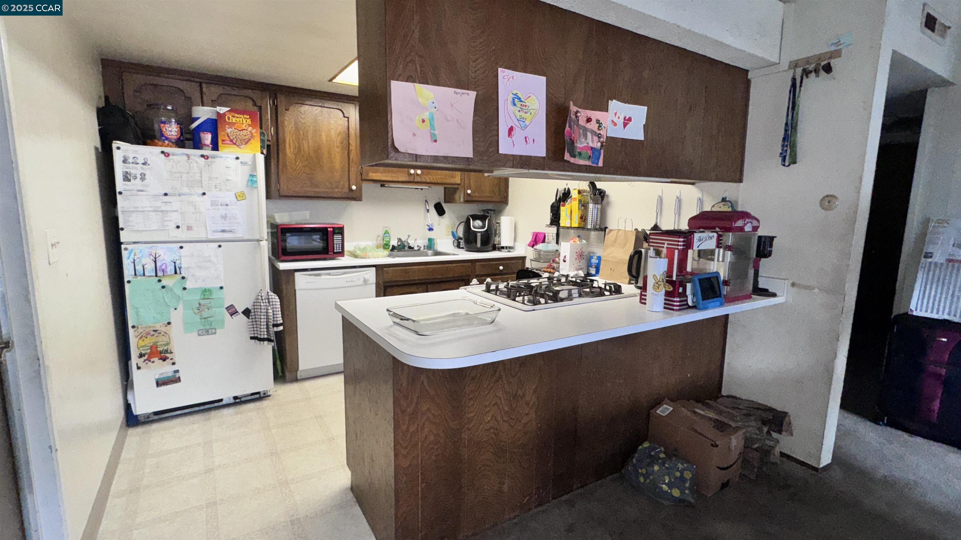 Detail Gallery Image 9 of 10 For 1049 Clinton Rd, Sacramento,  CA 95825 - – Beds | – Baths