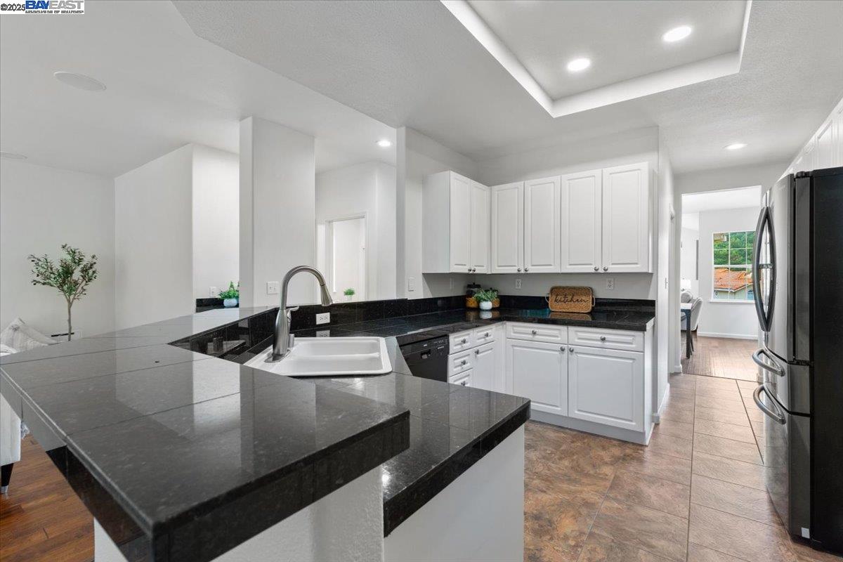Detail Gallery Image 10 of 41 For 20578 Crow Creek Rd, Castro Valley,  CA 94552 - 4 Beds | 3 Baths