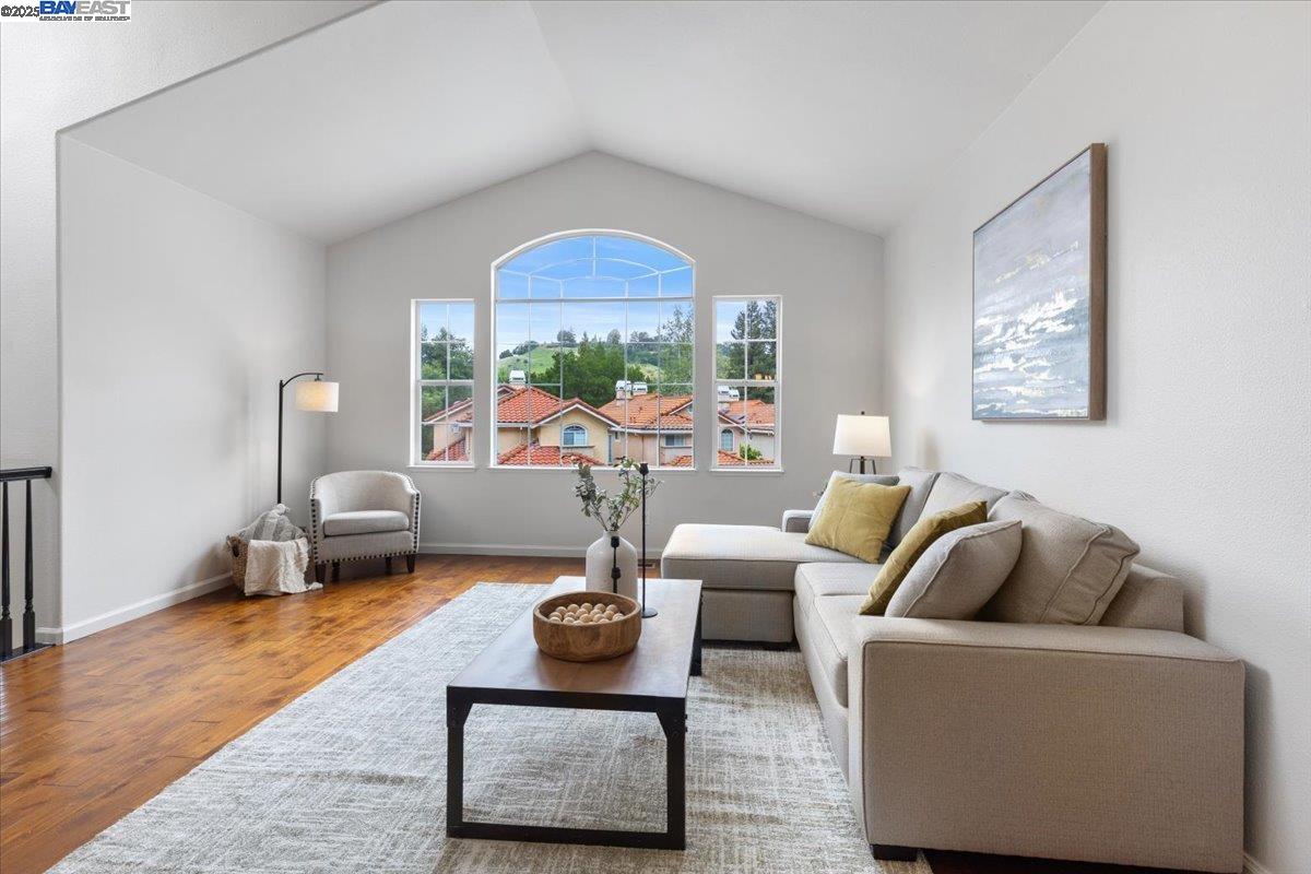Detail Gallery Image 16 of 41 For 20578 Crow Creek Rd, Castro Valley,  CA 94552 - 4 Beds | 3 Baths