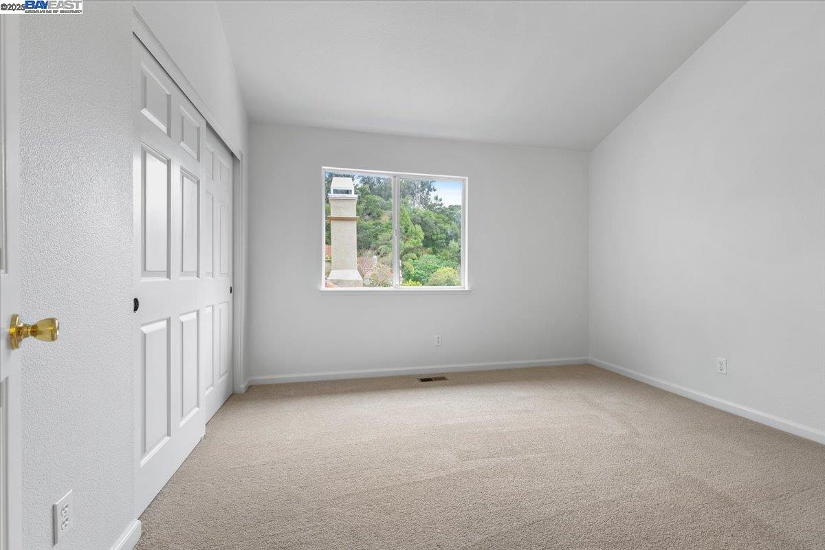 Detail Gallery Image 24 of 41 For 20578 Crow Creek Rd, Castro Valley,  CA 94552 - 4 Beds | 3 Baths
