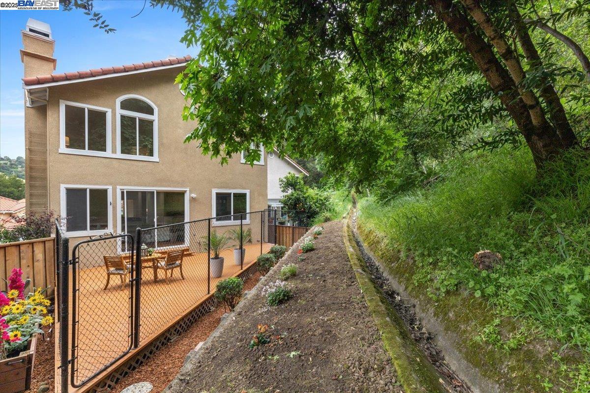 Detail Gallery Image 29 of 41 For 20578 Crow Creek Rd, Castro Valley,  CA 94552 - 4 Beds | 3 Baths
