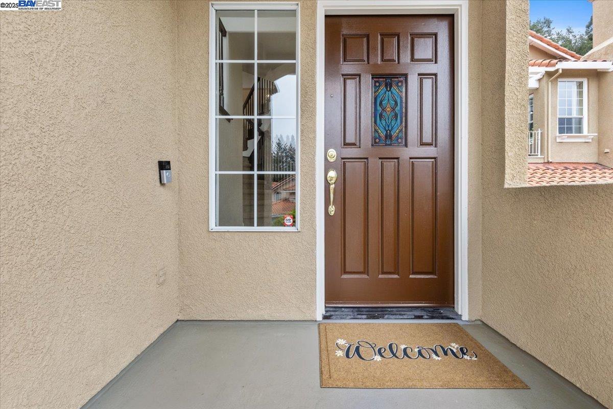 Detail Gallery Image 3 of 41 For 20578 Crow Creek Rd, Castro Valley,  CA 94552 - 4 Beds | 3 Baths