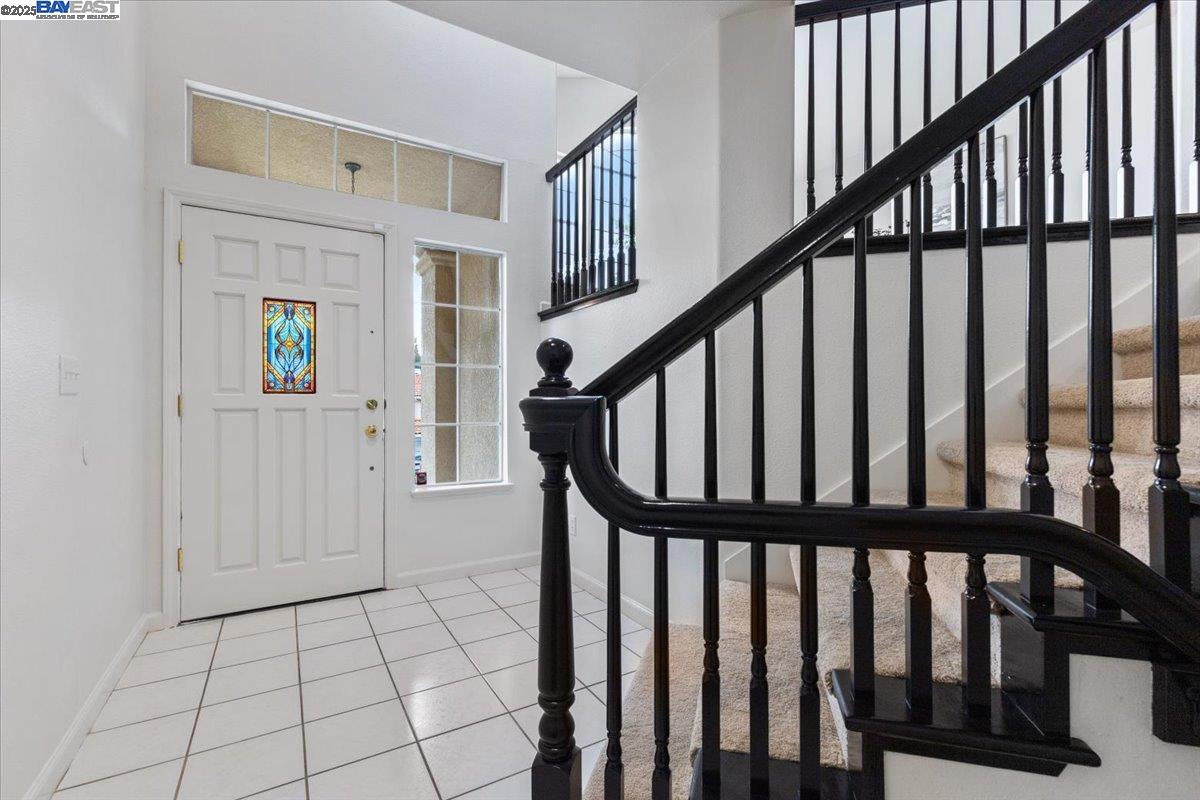 Detail Gallery Image 4 of 41 For 20578 Crow Creek Rd, Castro Valley,  CA 94552 - 4 Beds | 3 Baths