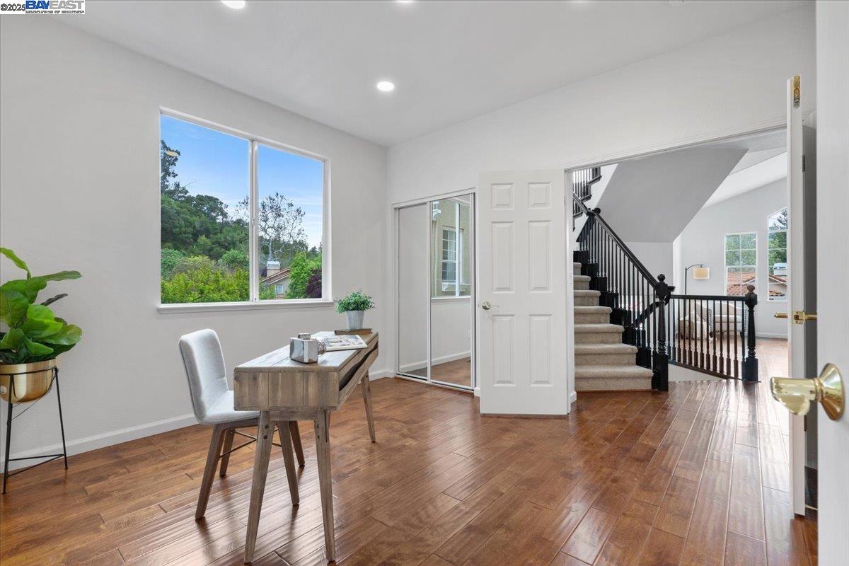 Detail Gallery Image 5 of 41 For 20578 Crow Creek Rd, Castro Valley,  CA 94552 - 4 Beds | 3 Baths